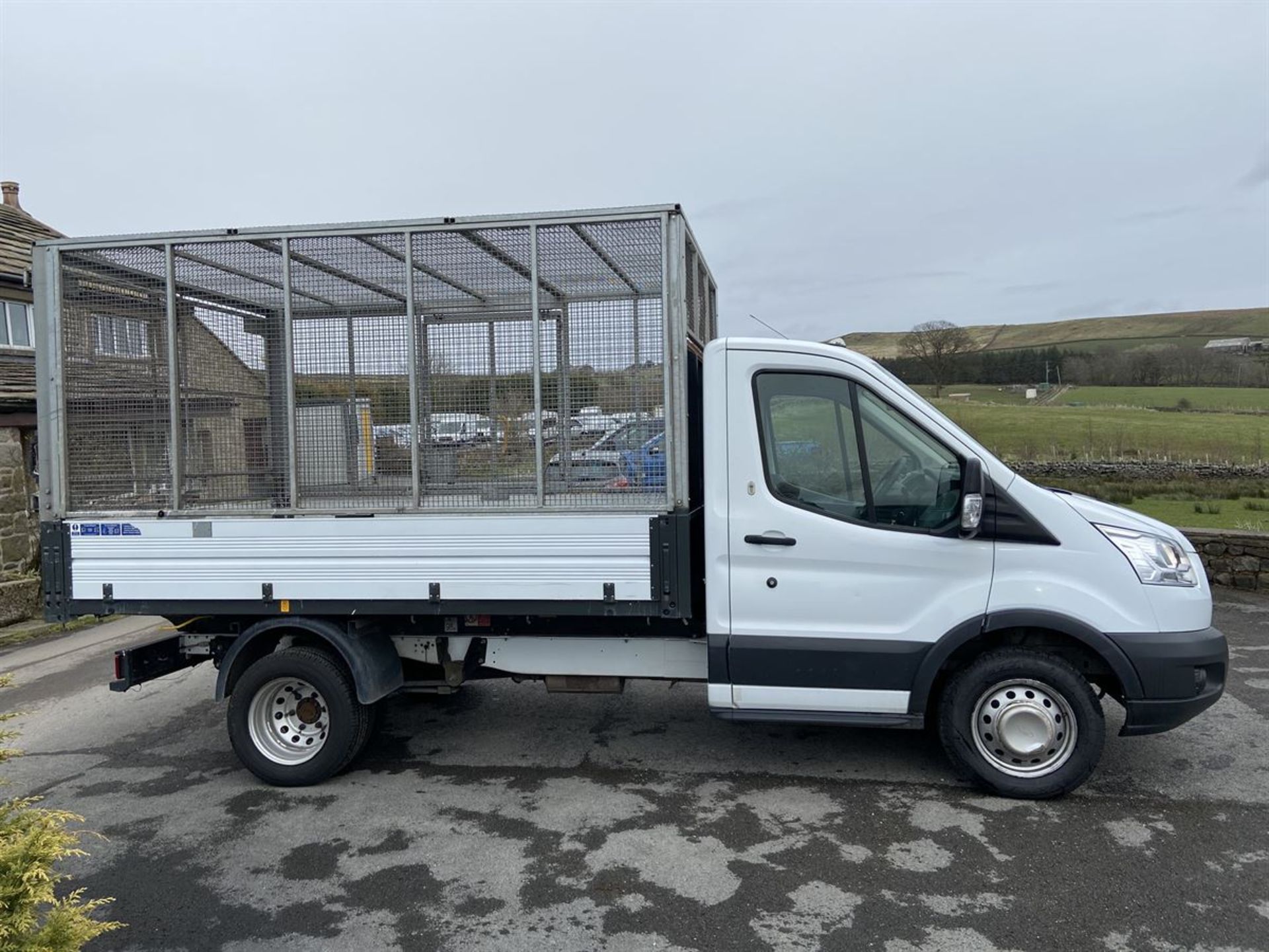 2015/65 FORD TRANSIT 350 TIPPER L2 DIESEL RWD 2.2 TDCI 125PS CHASSIS CAB (2198 cc) - Image 2 of 11
