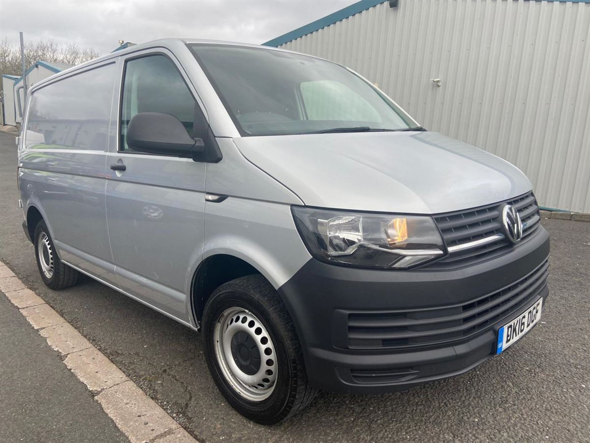 2016/16 VOLKSWAGEN TRANSPORTER T28 SWB DIESEL 2.0 TDI BMT 102 STARTLINE VAN (1968 cc)