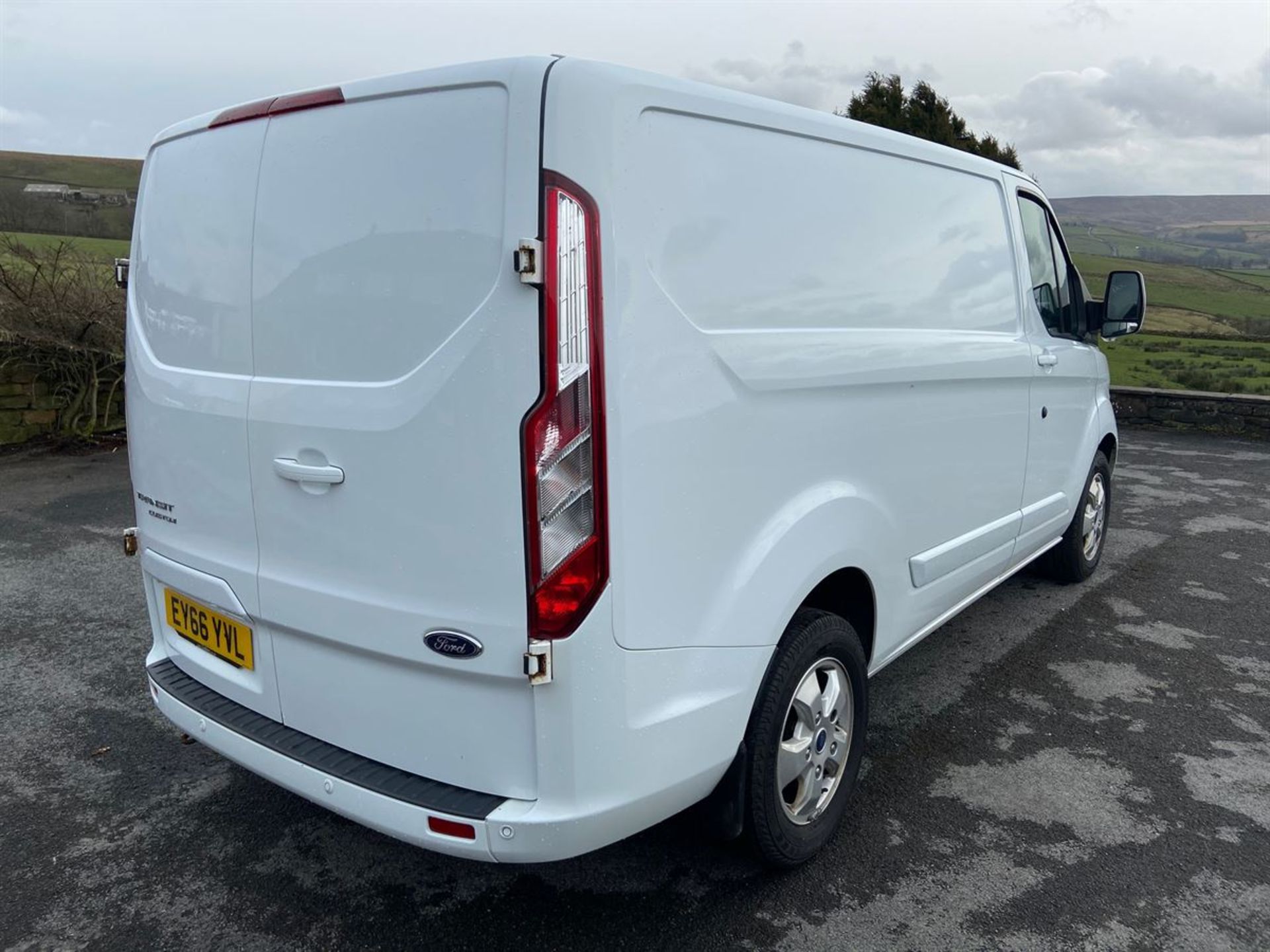 2016/66 FORD TRANSIT CUSTOM 290 L1 DIES 2.0 TDCI 130PS LOW ROOF LIMITED V (1996 cc) - Image 3 of 13