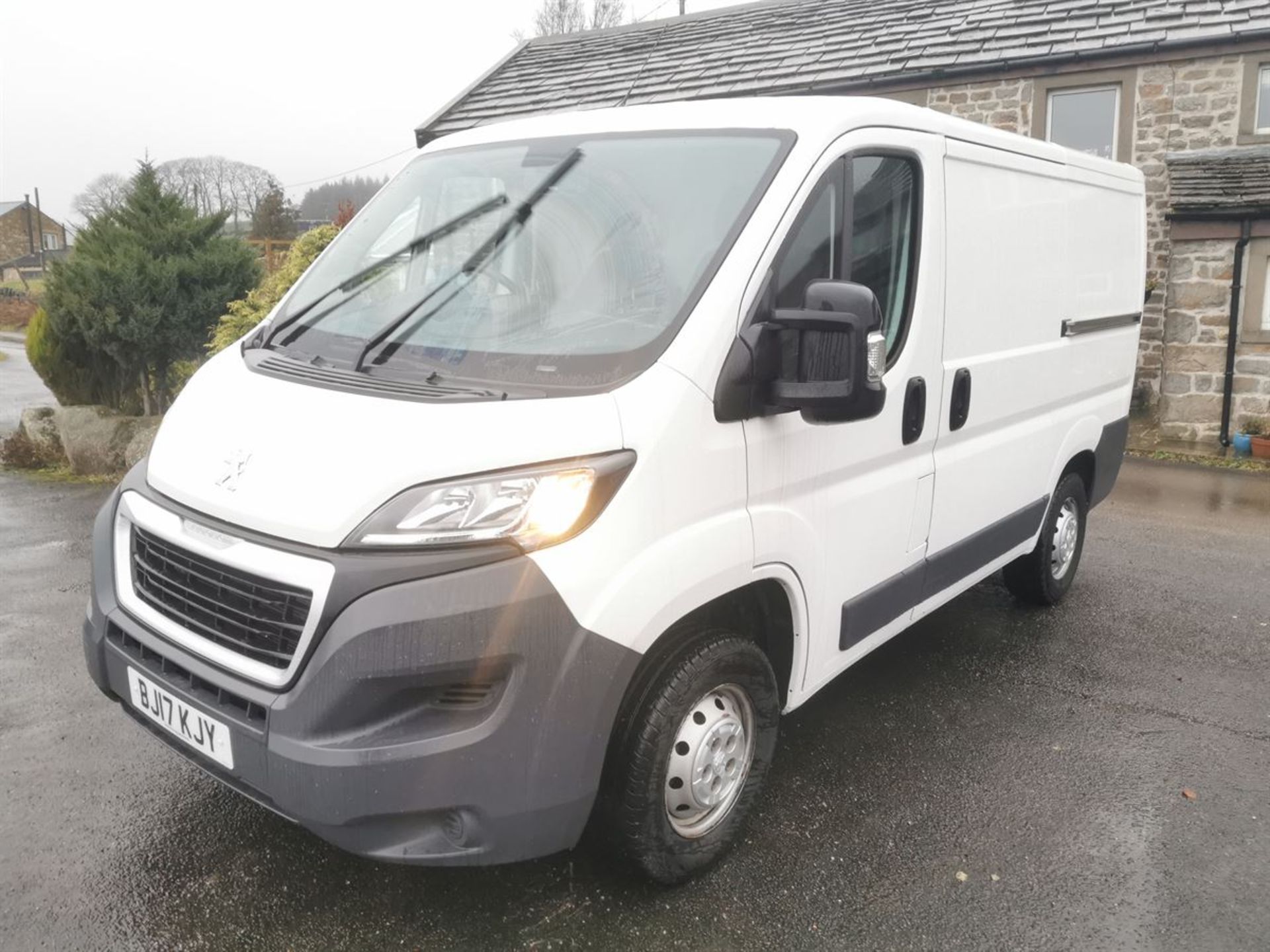 17/17 PEUGEOT BOXER 333 L1 DIESEL 2.0 BLUEHDI H1 PROFESSIONAL VAN 1 (1997 cc) - Image 7 of 14