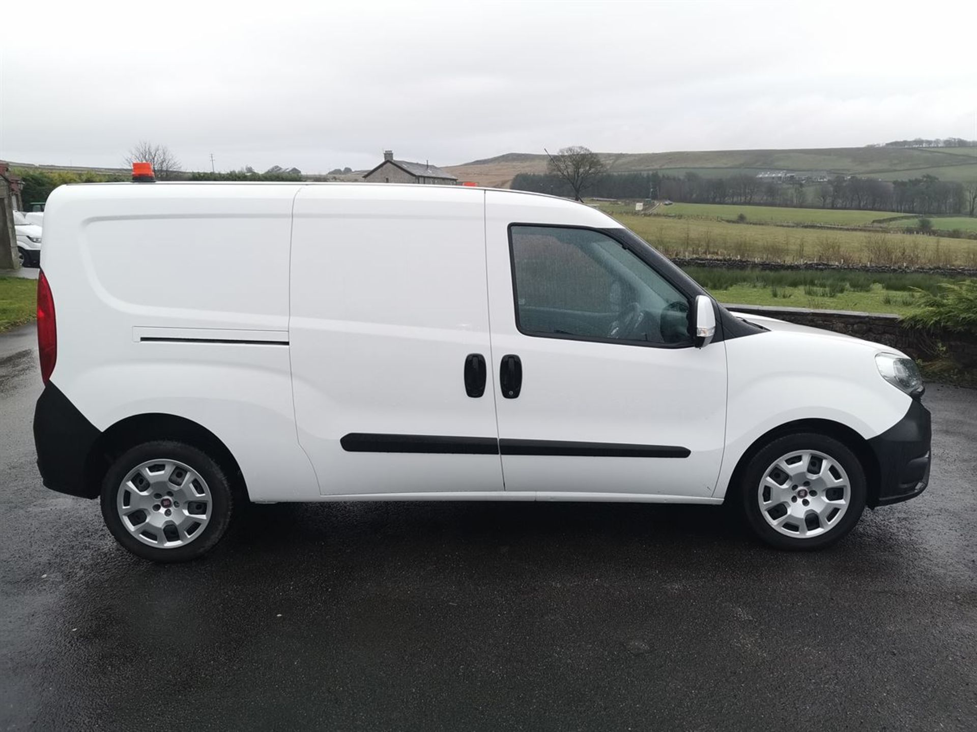 15/15 FIAT DOBLO CARGO MAXI LWB DIESE 1.6 MULTIJET 16V SX VAN START STO (1598 cc) - Image 2 of 14