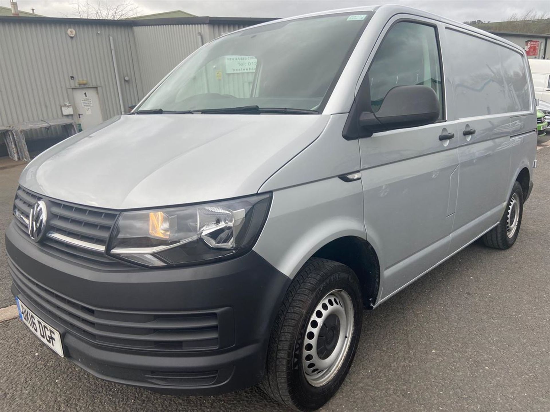 2016/16 VOLKSWAGEN TRANSPORTER T28 SWB DIESEL 2.0 TDI BMT 102 STARTLINE VAN (1968 cc) - Image 7 of 12