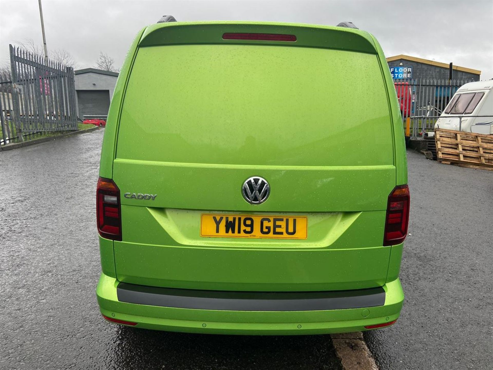 2019/19 VOLKSWAGEN CADDY C20 DIESEL 2.0 TDI BLUEMOTION TECH 102PS HIGHLINE (1968 cc) - Image 4 of 15