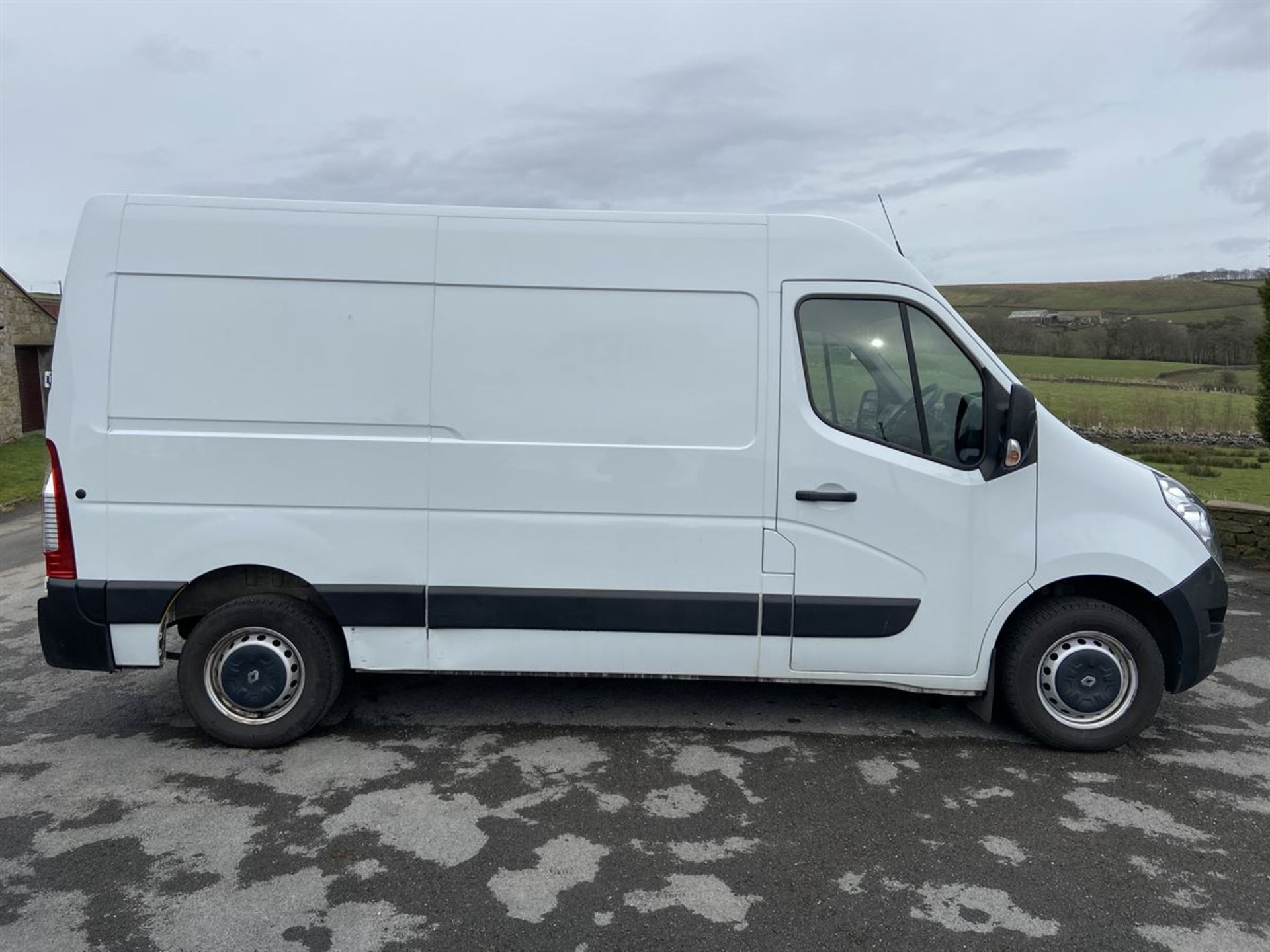 2017/67 RENAULT MASTER MWB DIESEL FWD MM35DCI 130 BUSINESS MEDIUM ROOF (2298 cc) - Image 2 of 13