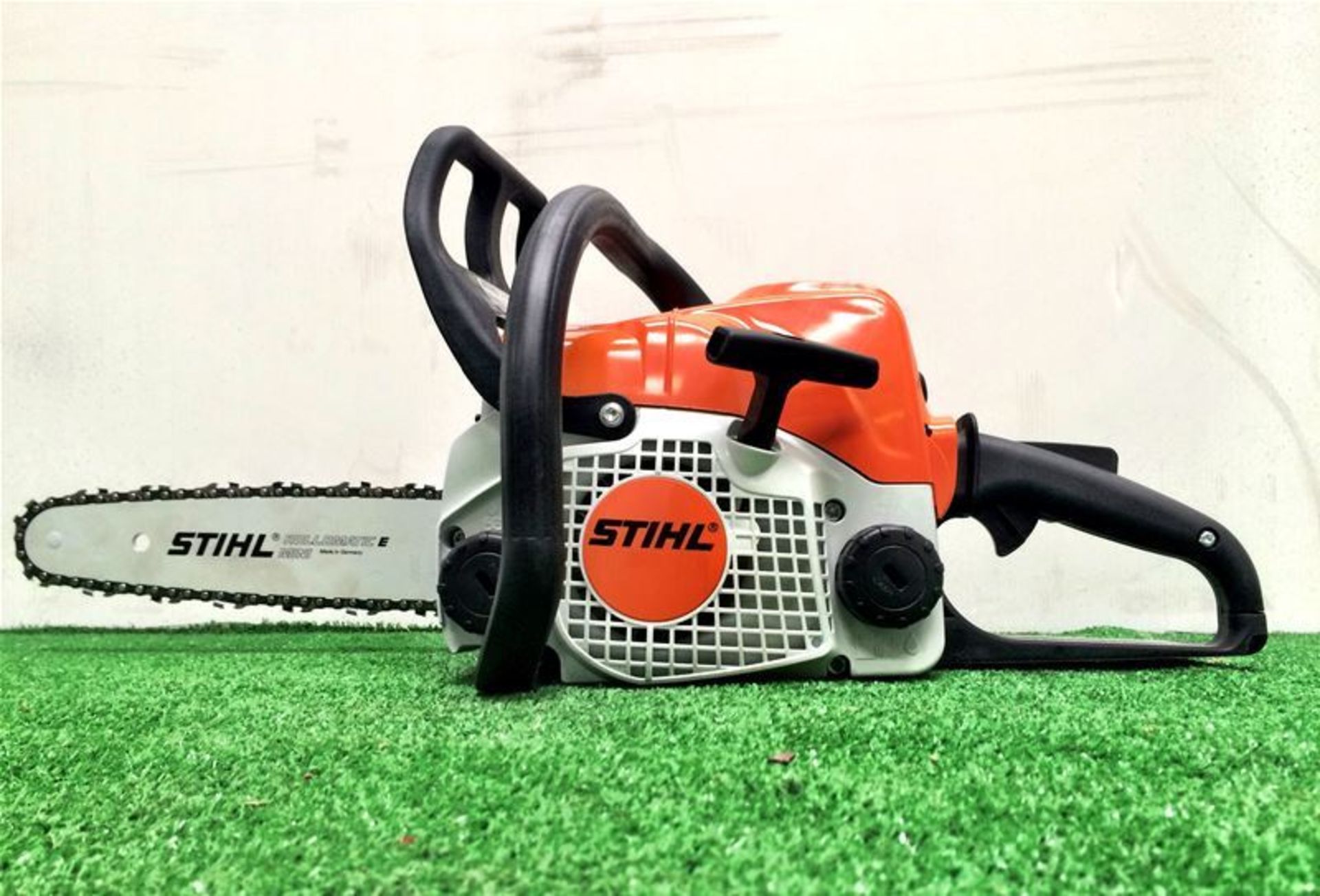 Stihl 30.1cc 12inch Petrol Chain Saw - Image 2 of 4