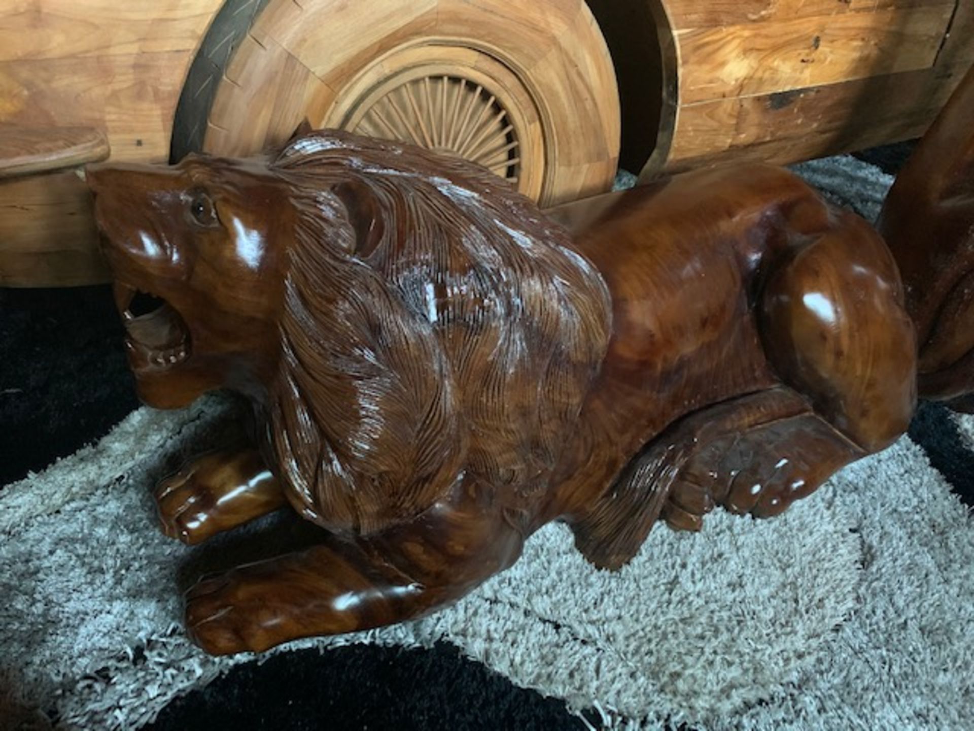 100KG LAYING LION IN SOLID WOOD HIGHLY POLISHED OVER 1 METER LONG