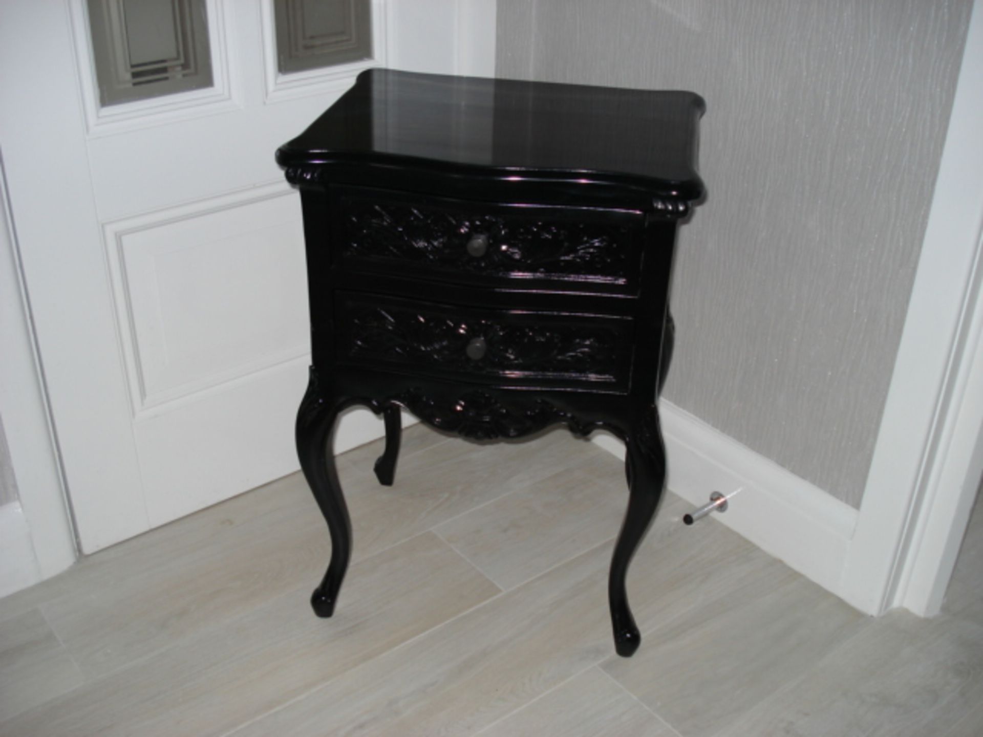 NEW PACKAGED BLACK GLOSS DESIGNER ROCCOCO SIDE TABLE