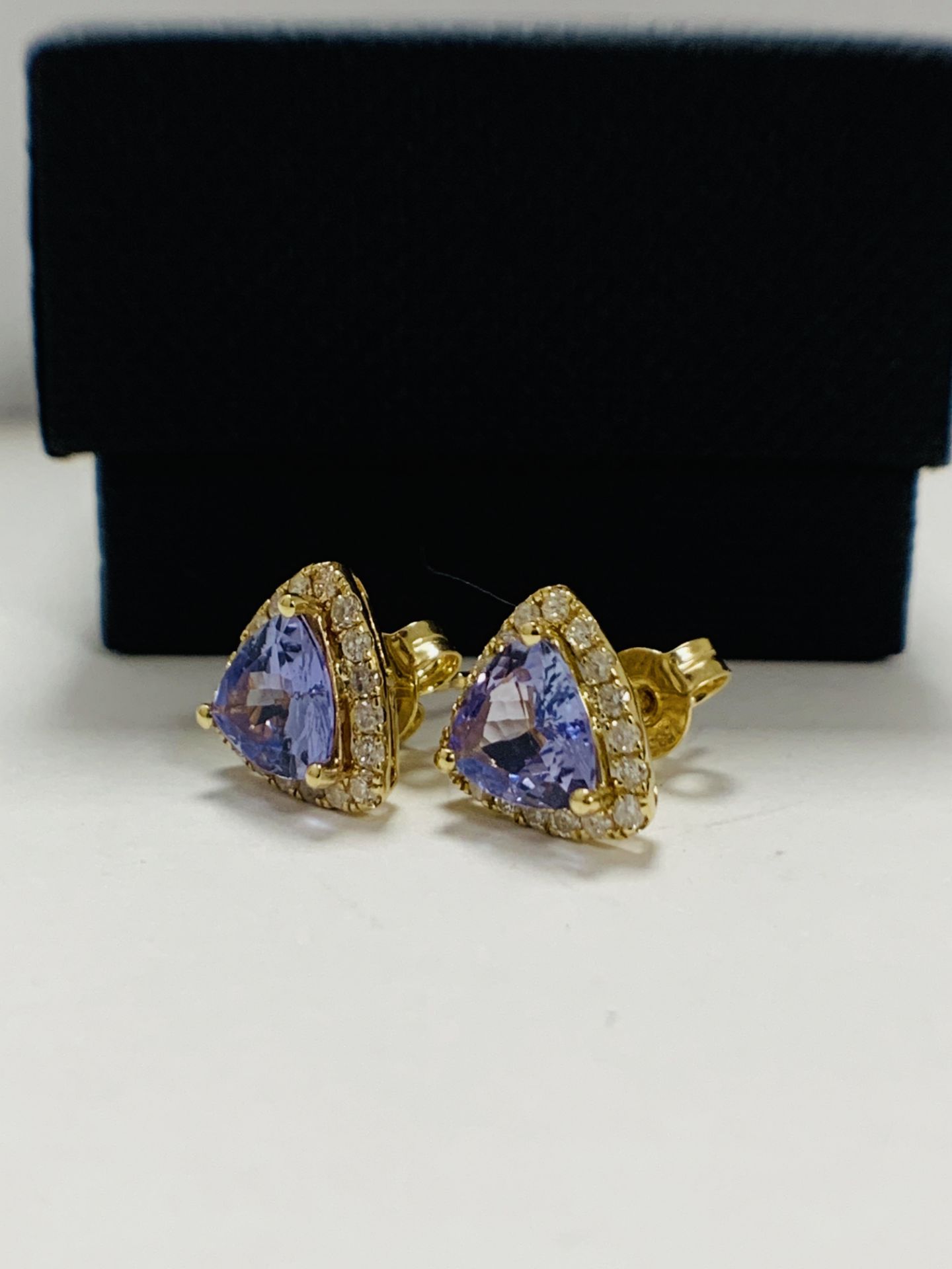 14ct Yellow Gold Tanzanite and Diamond stud Earrings - Image 2 of 11