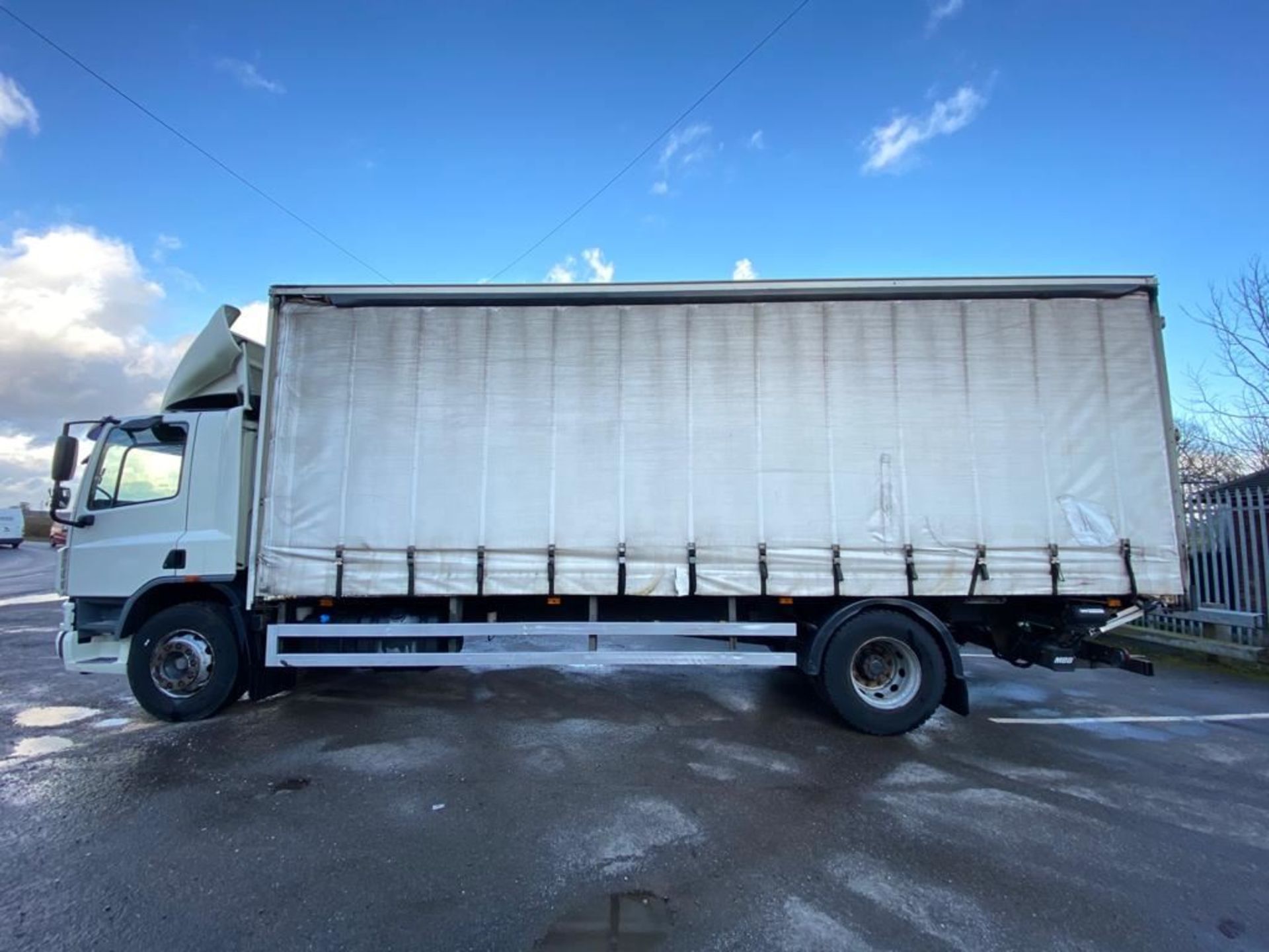 2011/11 DAF CF65 18-Ton Curtain Sider, [059584] Serial/Reg Number: LT11YUO Chassis/Frame Number: XL - Image 4 of 30