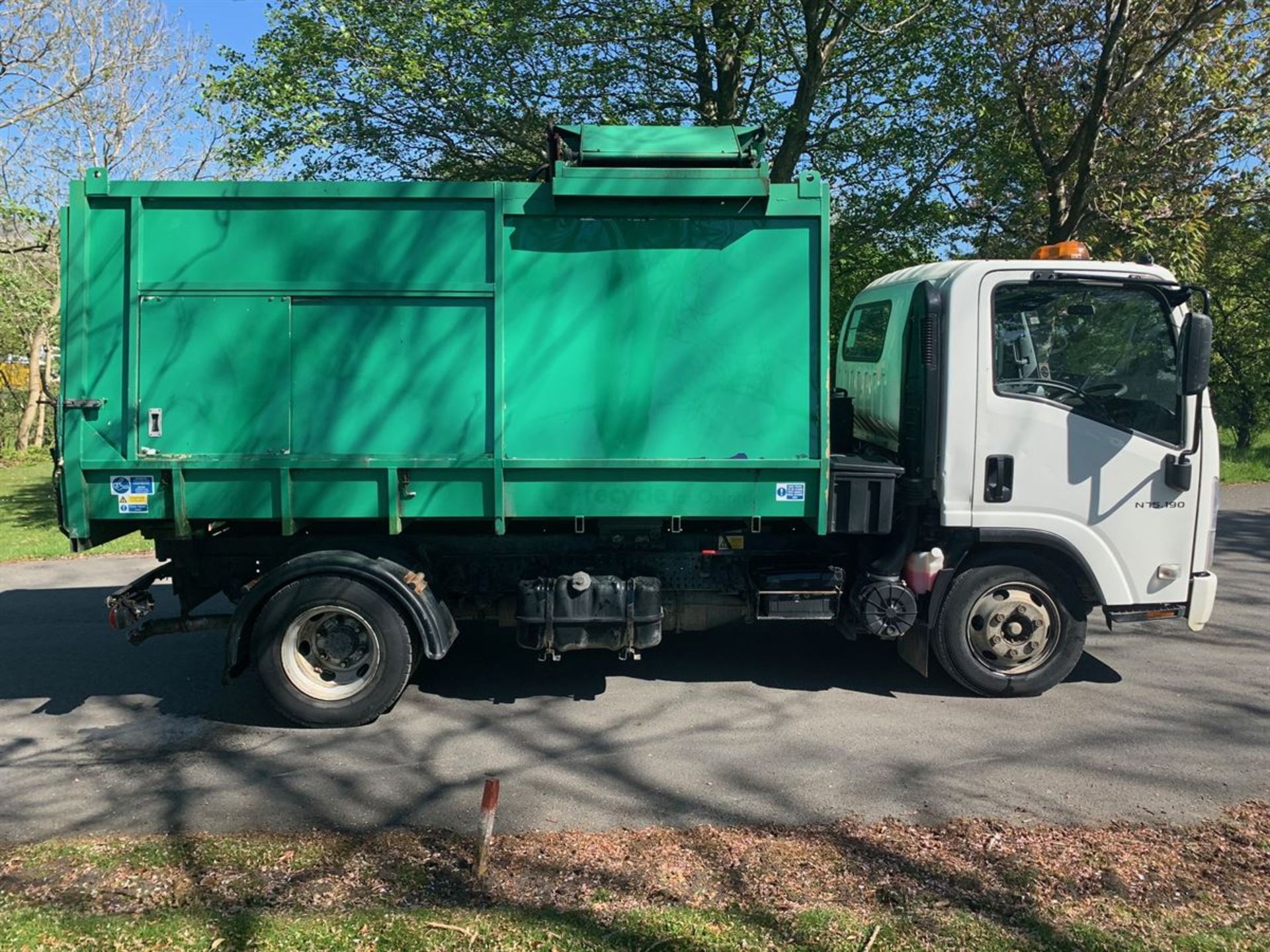 2010 Isuzu NPR 7 7.5t Refuse Collection Vehicle - 79000miles - Image 9 of 17