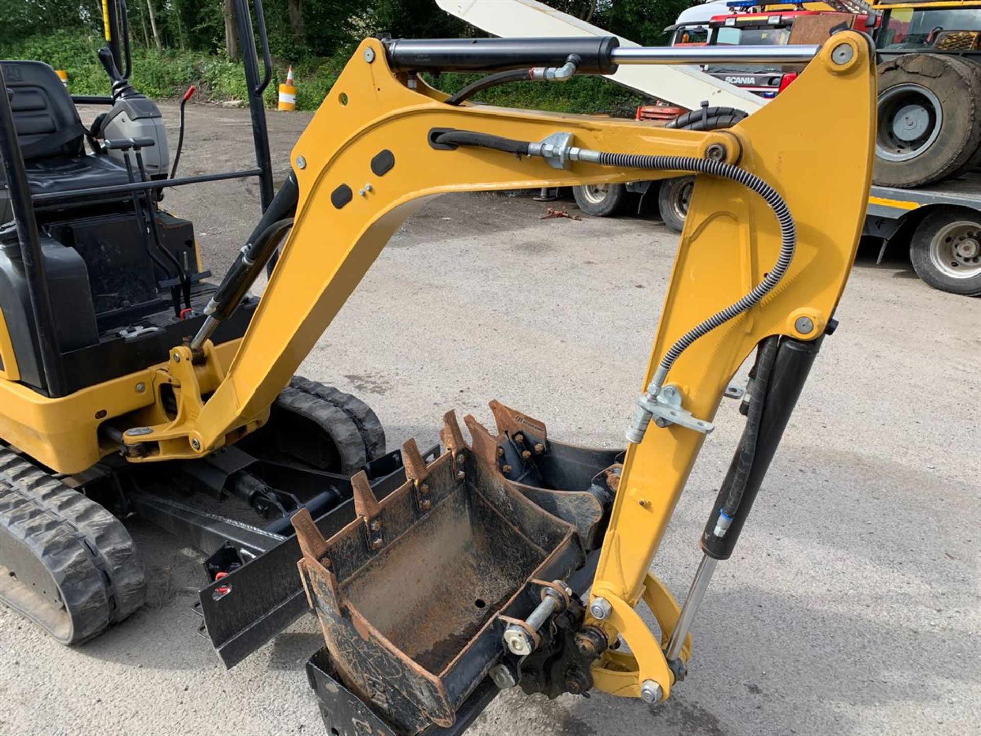 2018 CAT 301.7 Mini Digger ONLY 450hrs - Expanding Tracks, Quick Hitch, 3 Buckets - Image 9 of 14