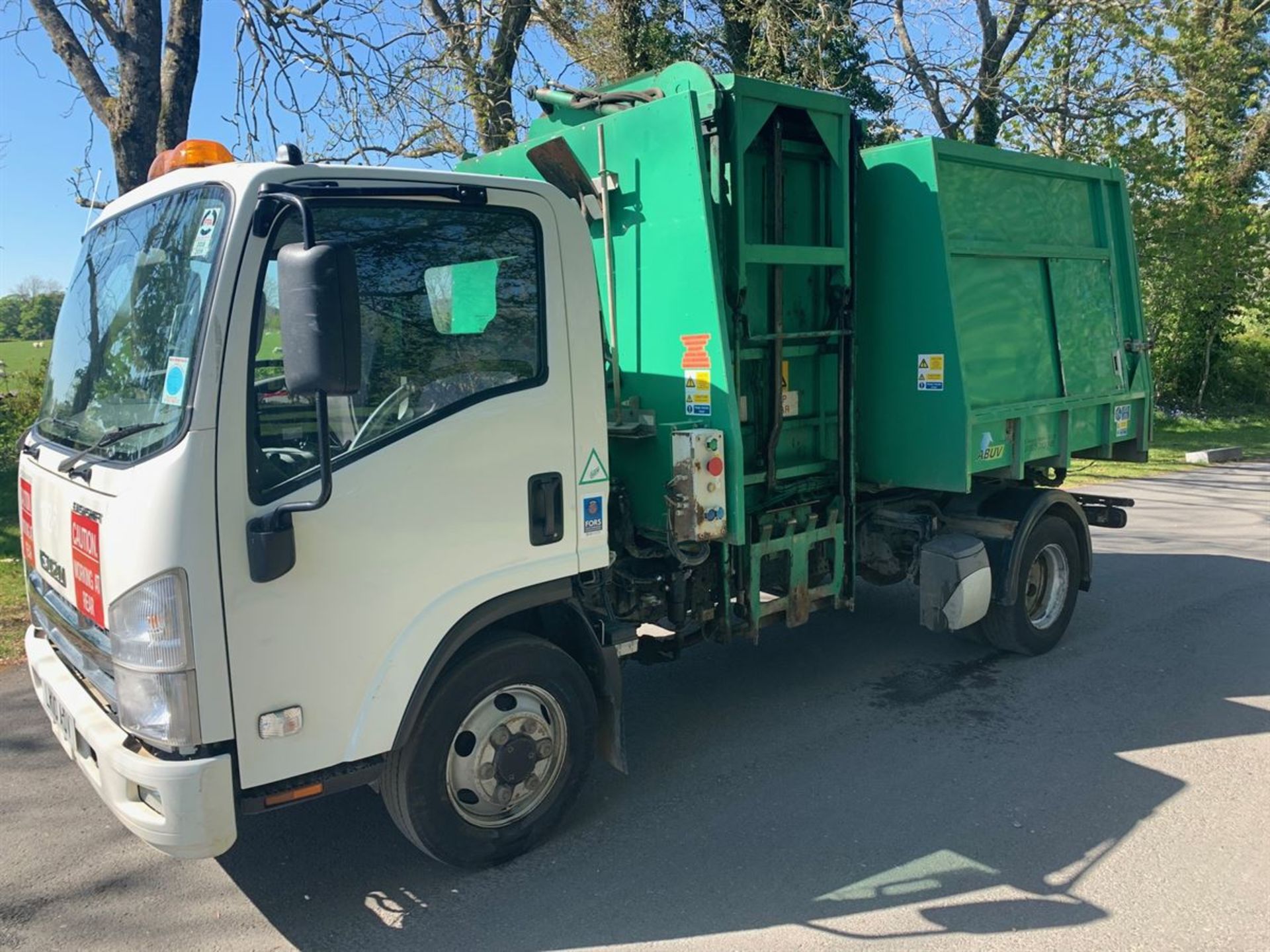 2010 Isuzu NPR 7 7.5t Refuse Collection Vehicle - 79000miles - Image 6 of 17