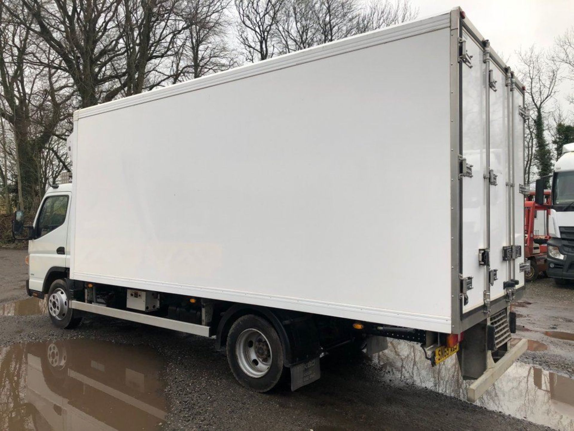 2015 Euro 6 Mitsubishi Canter 7.5t Fridge Truck (Dual Zone Fridge) - Image 3 of 13