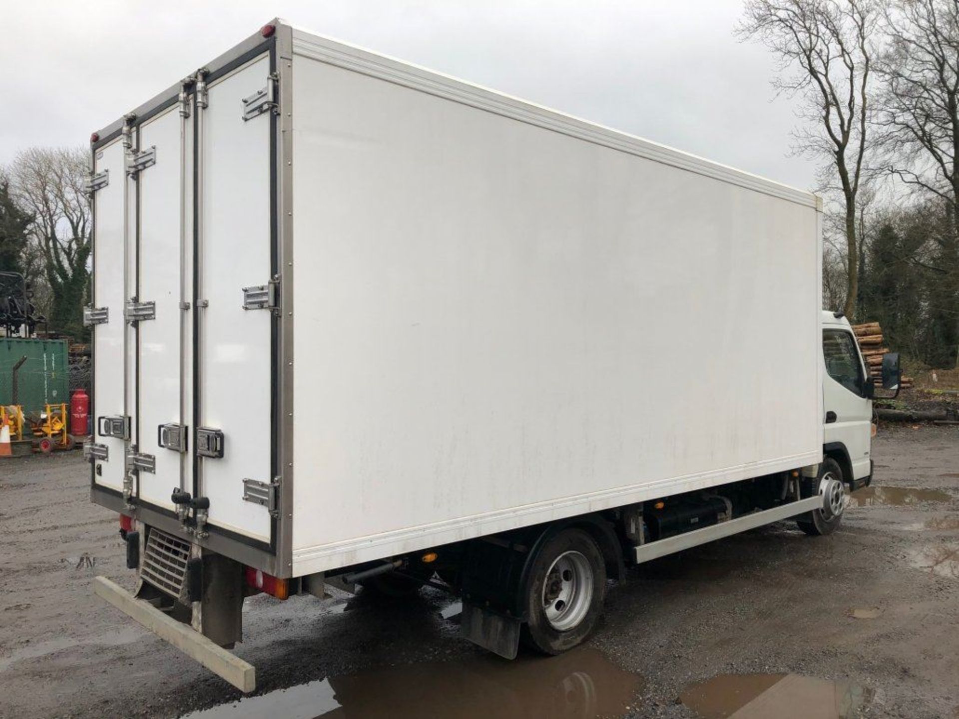 2015 Euro 6 Mitsubishi Canter 7.5t Fridge Truck (Dual Zone Fridge) - Image 4 of 13