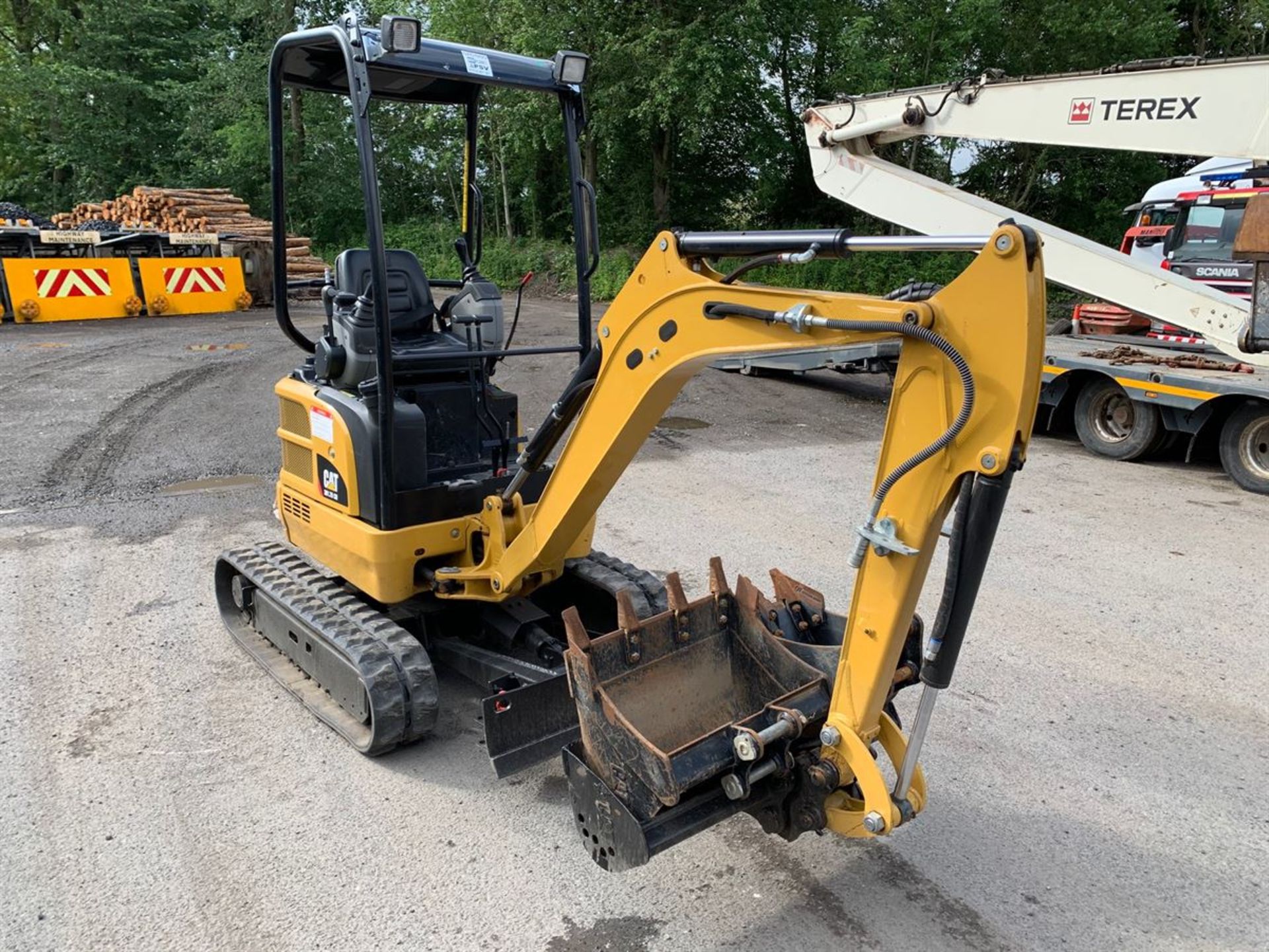 2018 CAT 301.7 Mini Digger ONLY 450hrs - Expanding Tracks, Quick Hitch, 3 Buckets - Image 8 of 14