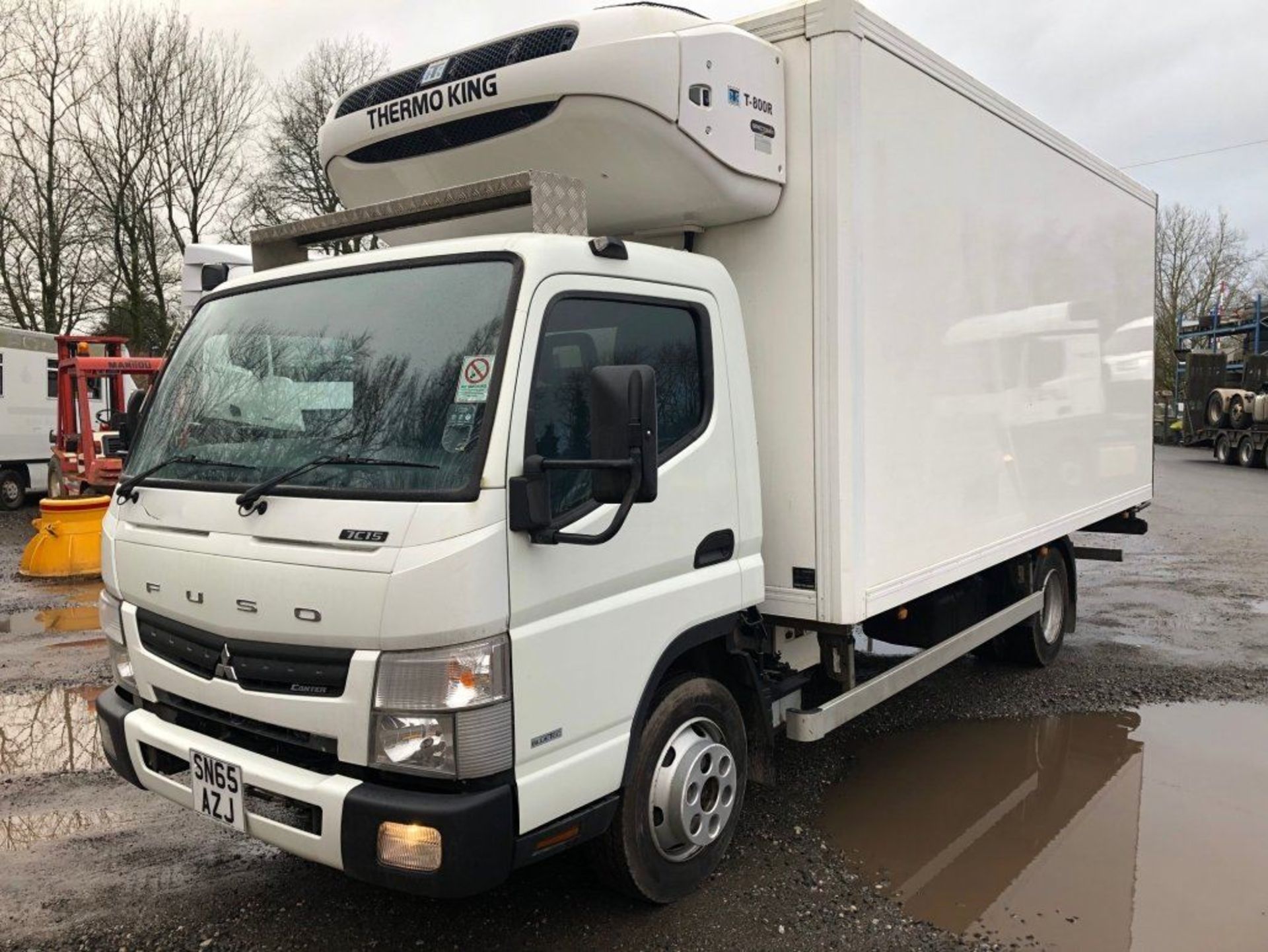 2015 Euro 6 Mitsubishi Canter 7.5t Fridge Truck (Dual Zone Fridge)