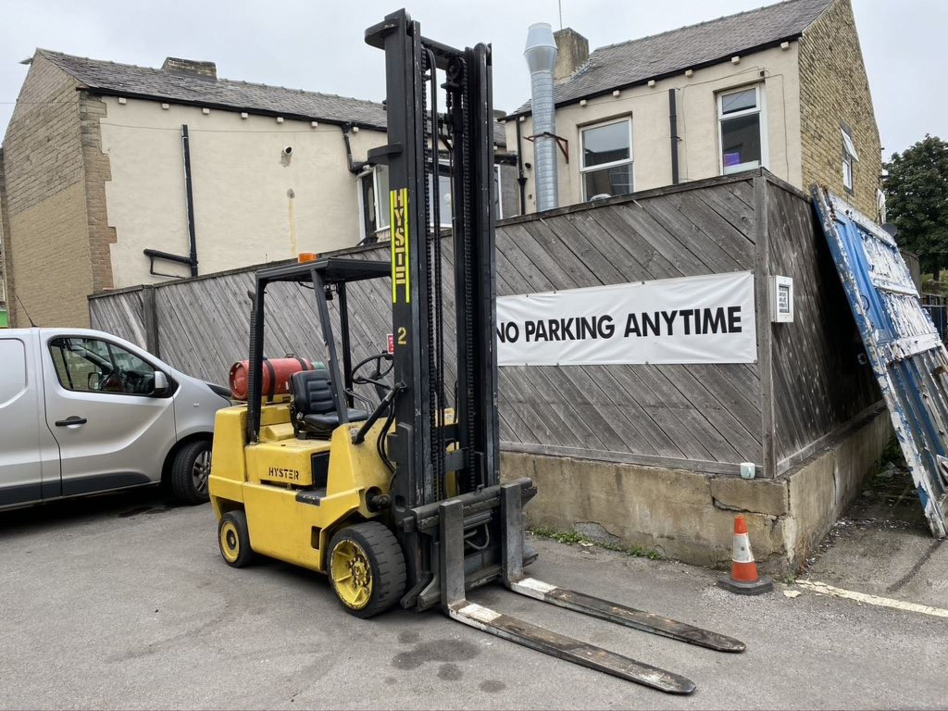 1999 HYSTER S4.00XL 4T LPG COUNTER BALANCE FORK TRUCK - Image 4 of 8