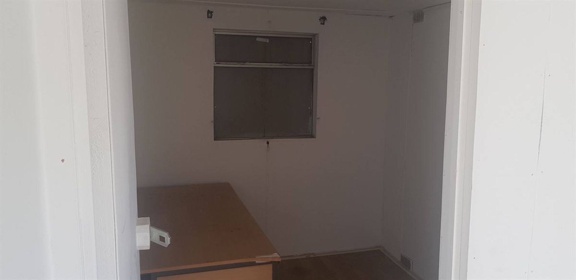 23ft x 8ft White Portable Office Unit - Image 8 of 9