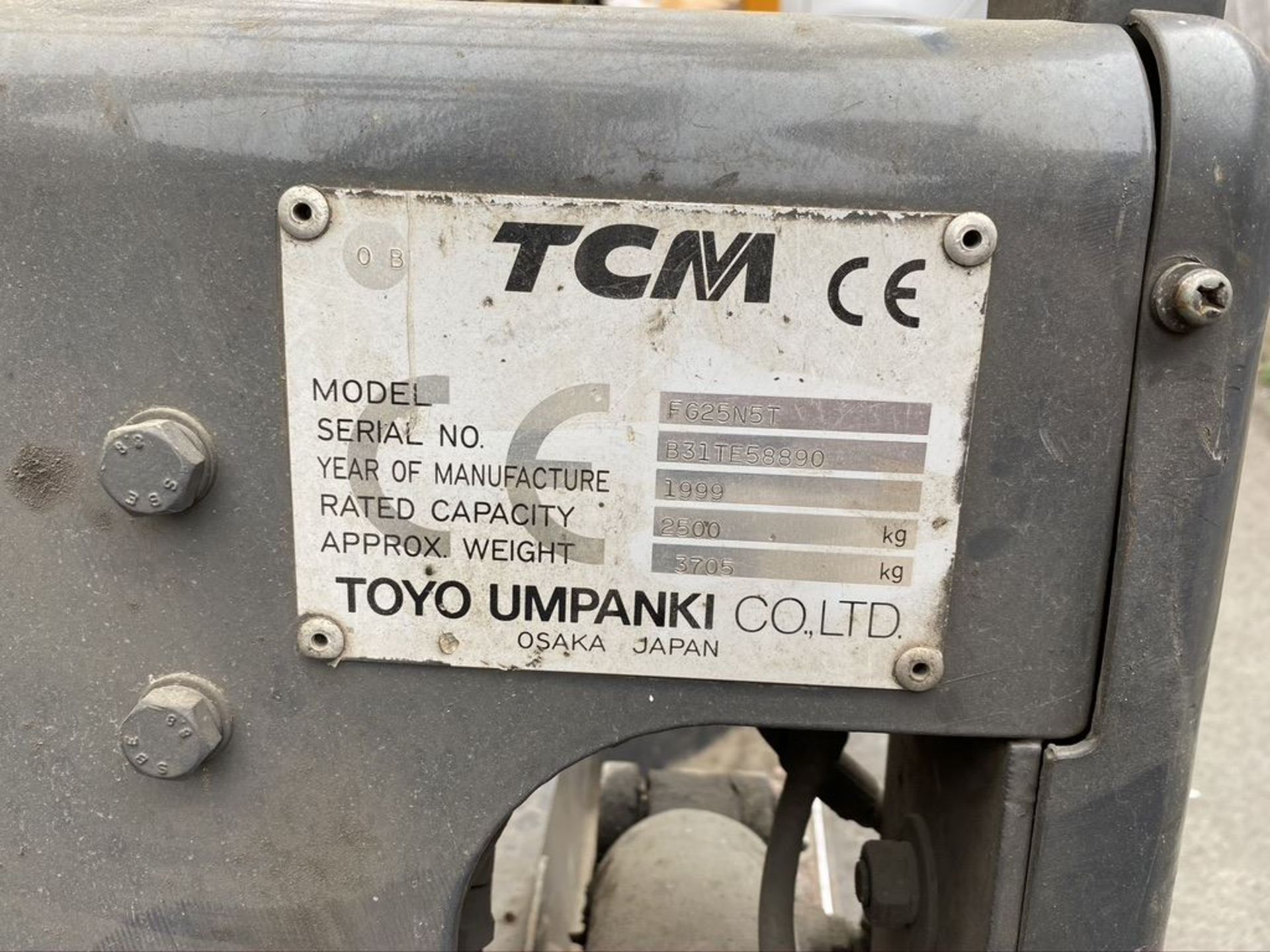 1999 TCM FG25N5T 2.5T LPG COUNTER BALANCE FORK TRUCK - Image 12 of 13