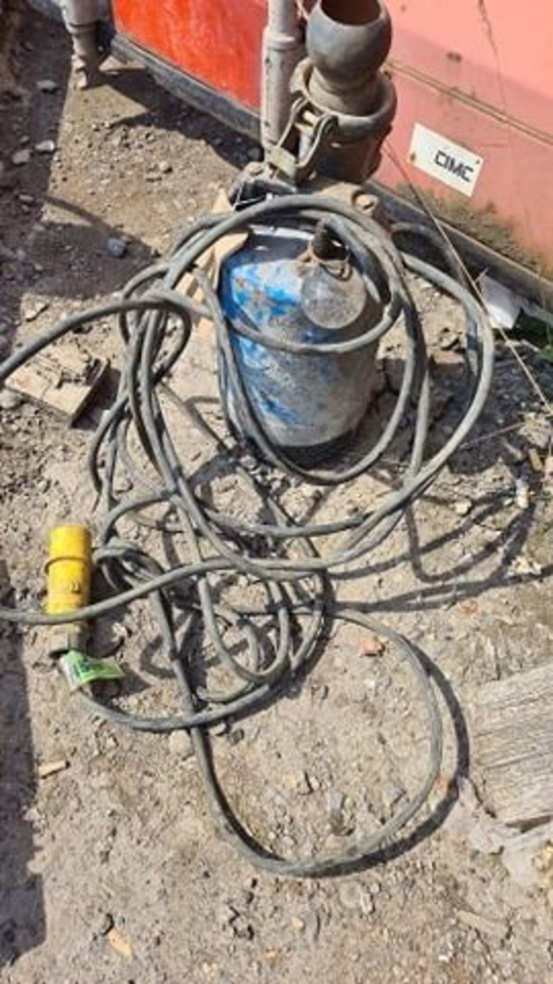 SUBMERSIBLE ELECTRIC SUMP PUMP