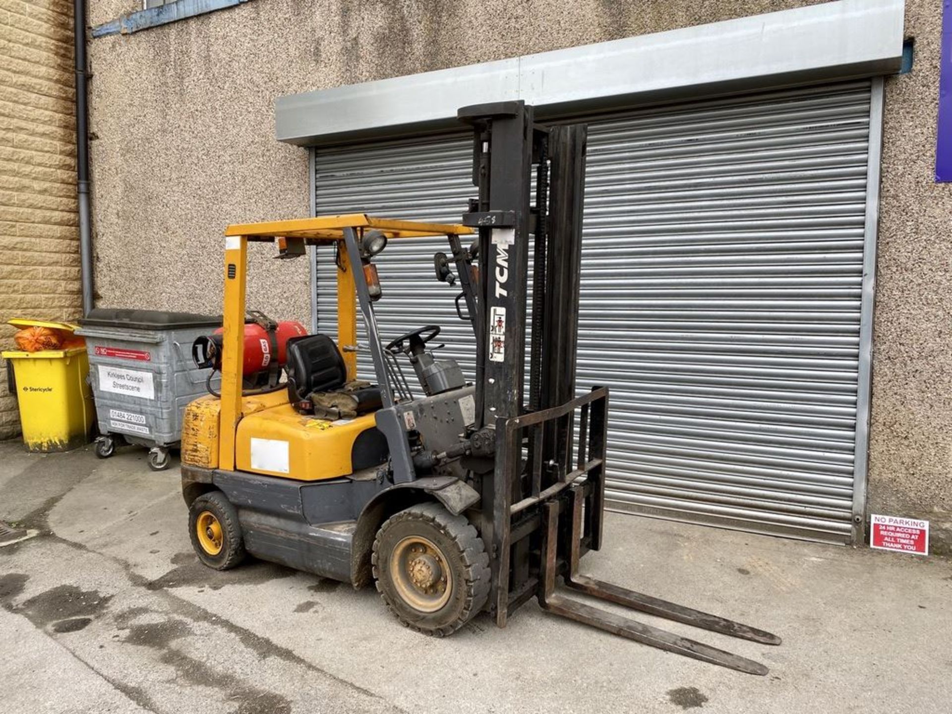 1999 TCM FG25N5T 2.5T LPG COUNTER BALANCE FORK TRUCK - Image 5 of 13