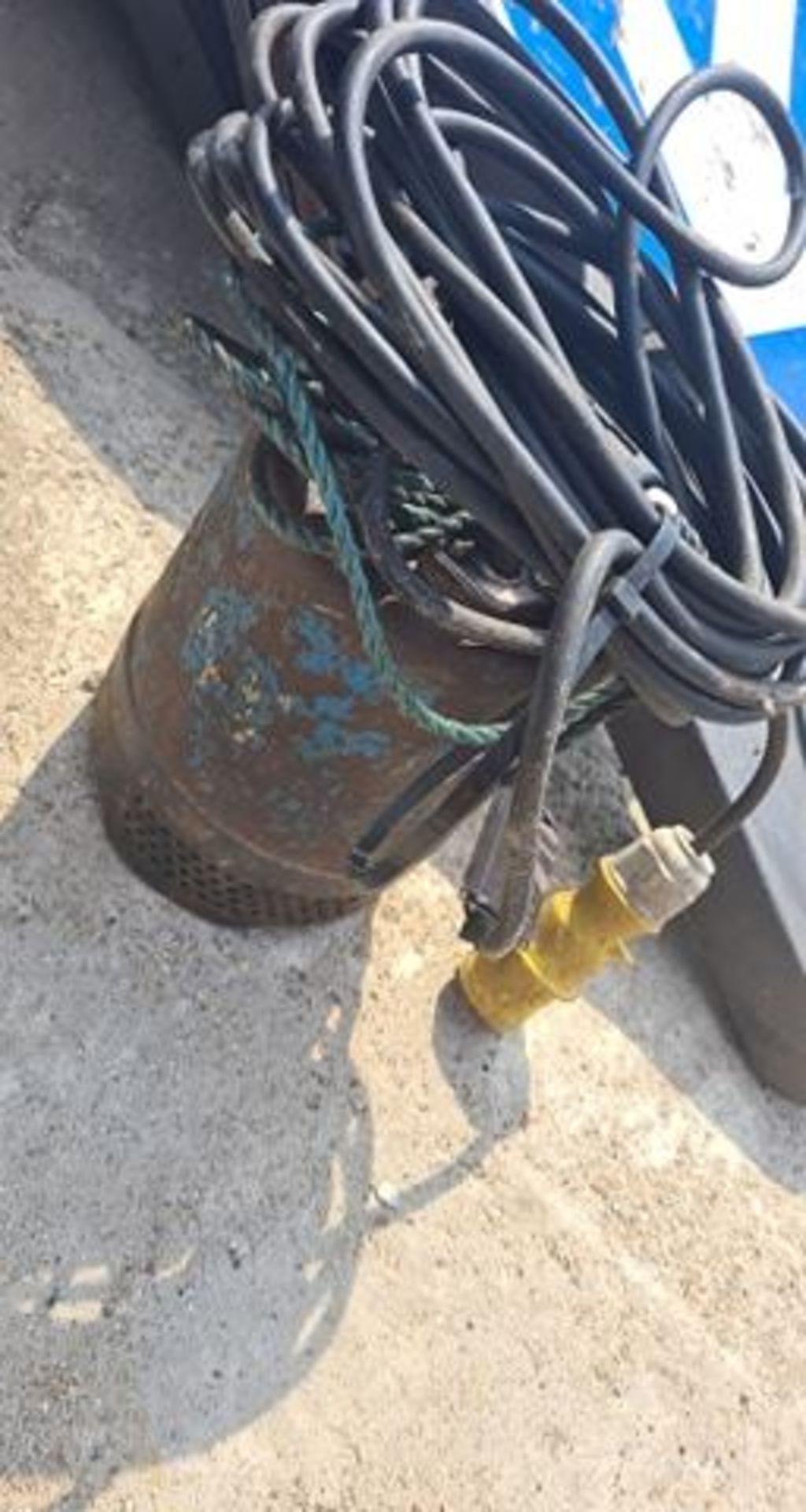 SUBMERSIBLE ELECTRIC SUMP PUMP