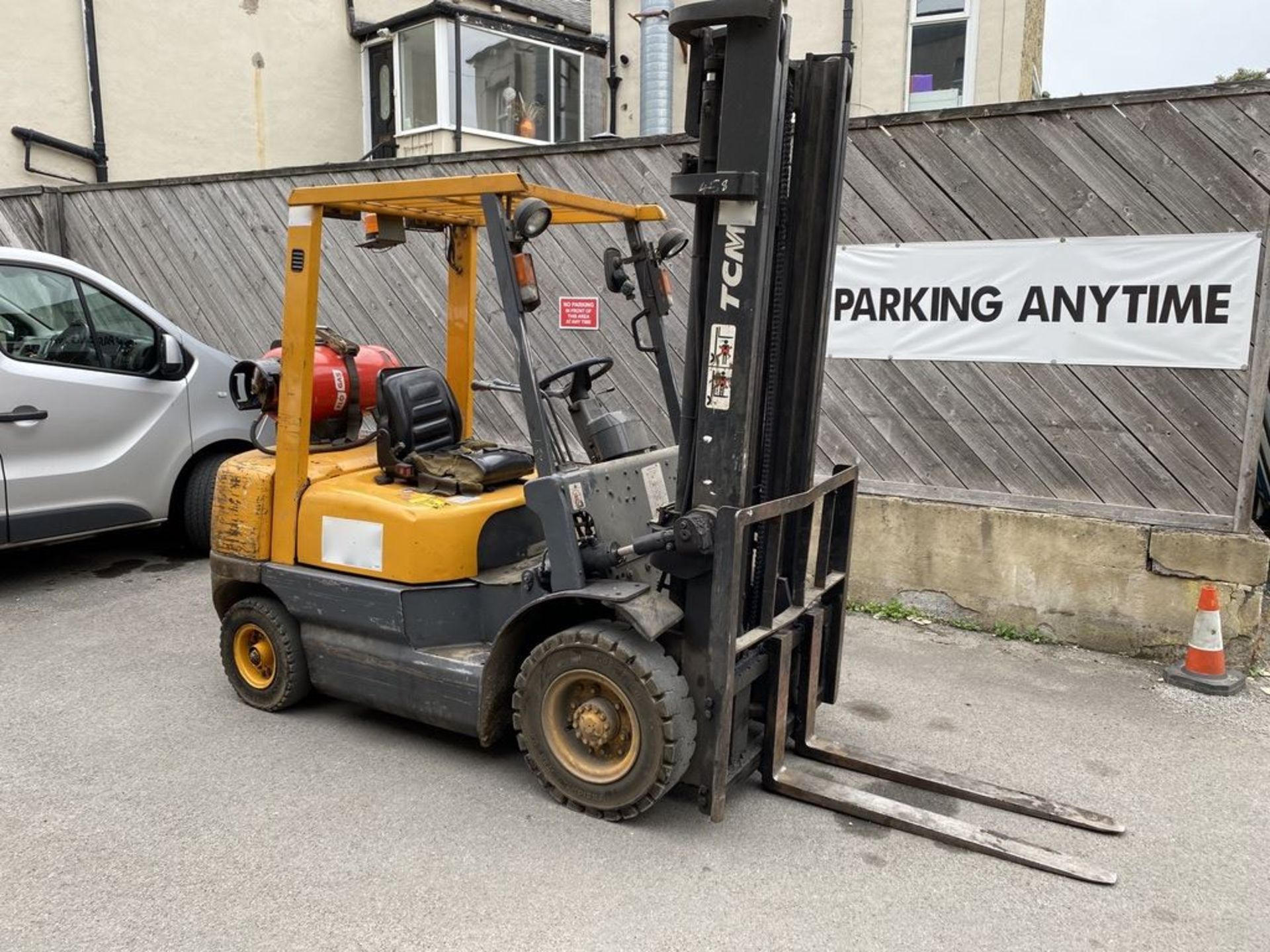 1999 TCM FG25N5T 2.5T LPG COUNTER BALANCE FORK TRUCK - Image 2 of 13