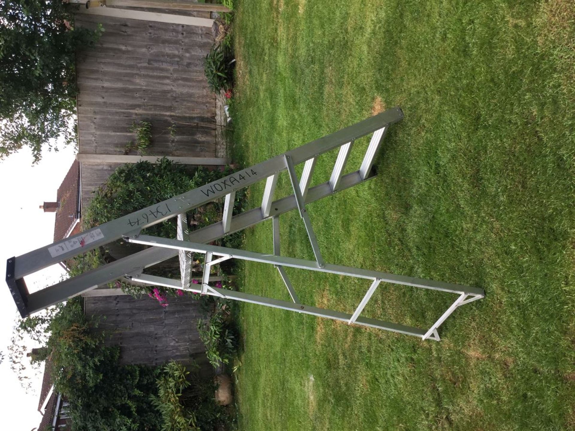 Aluminium step ladder