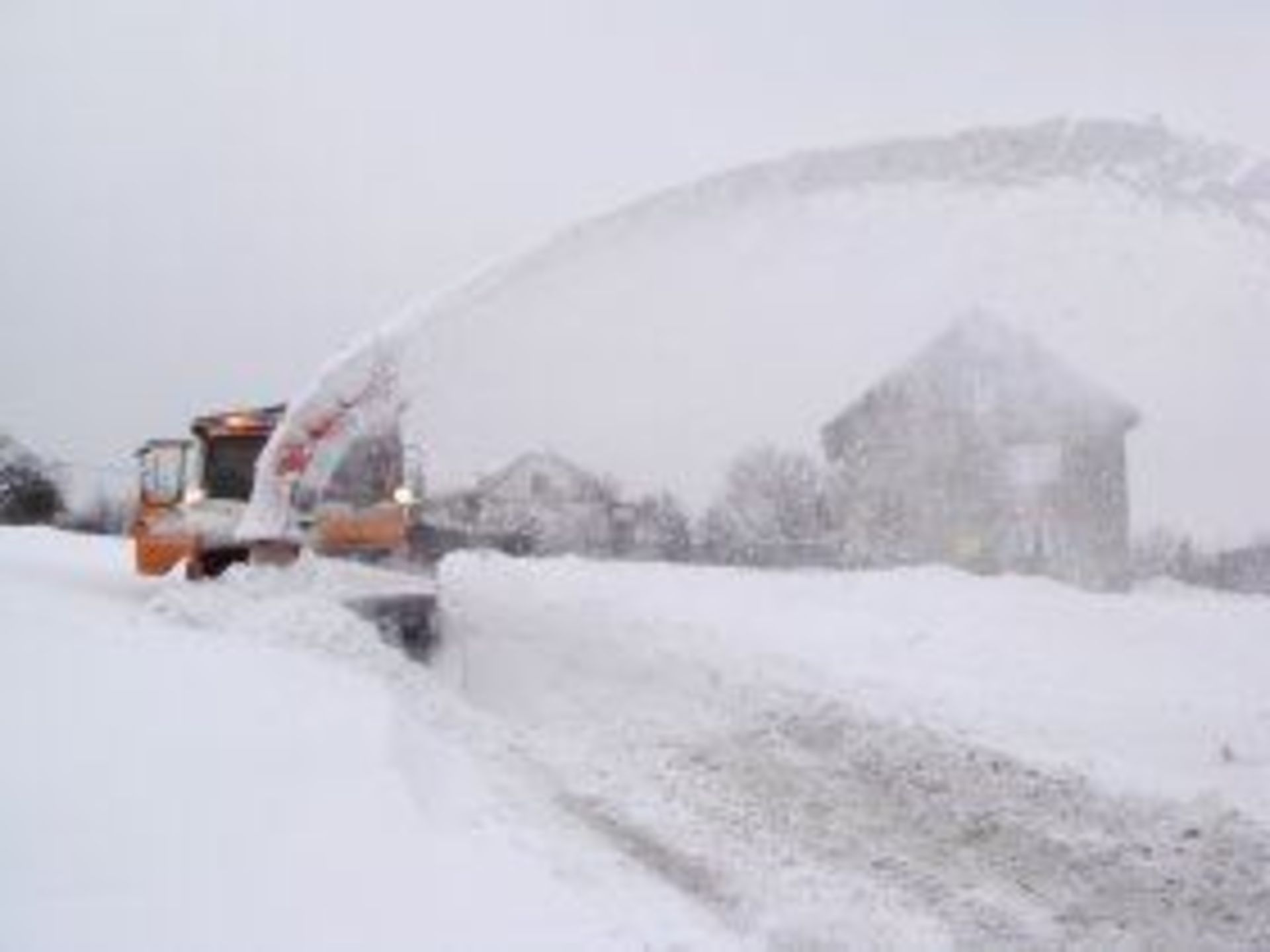 Akpil snow blower AK07 - Image 2 of 2