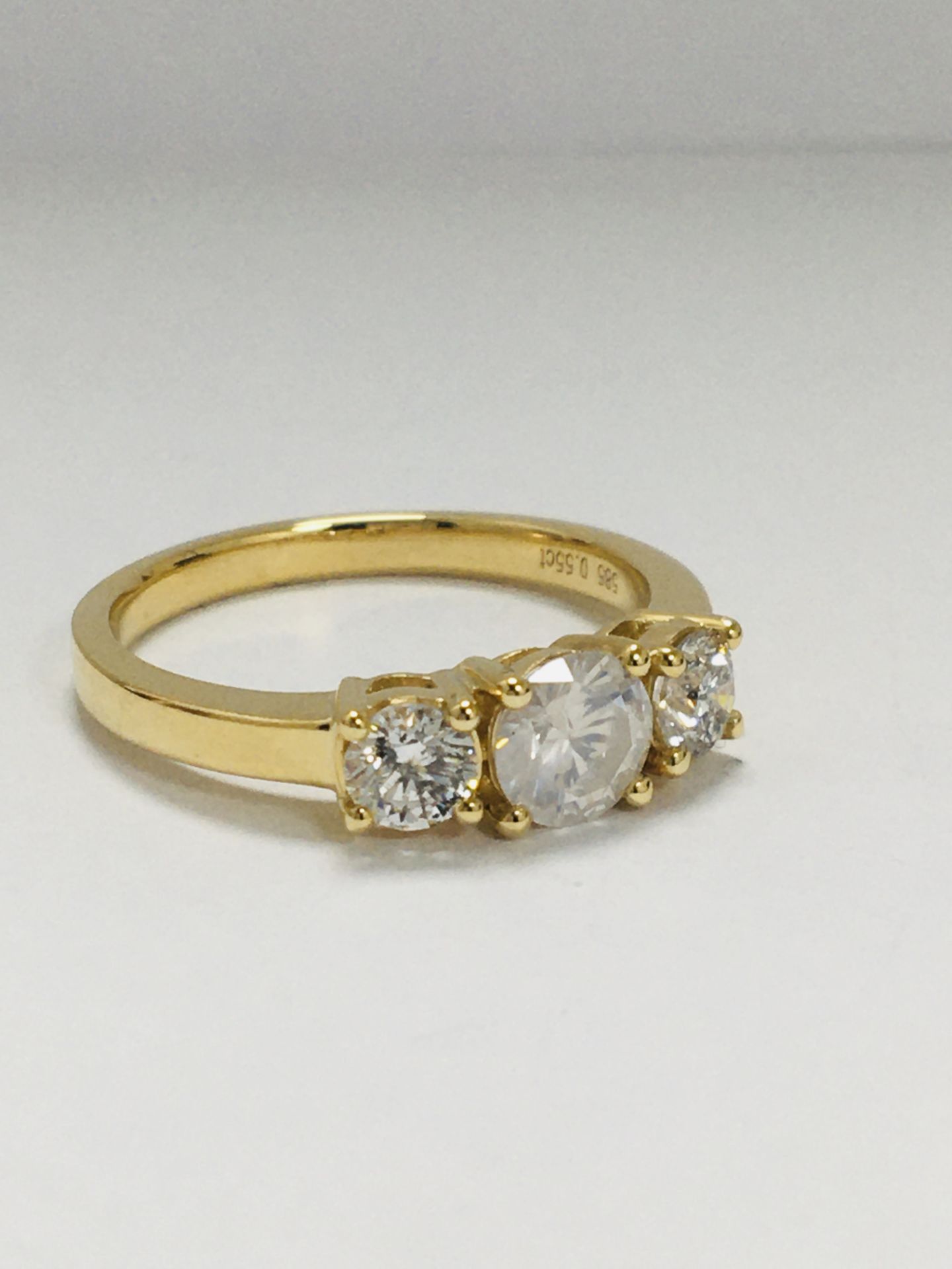 14Ct Yellow Gold Diamond Trilogy Ring - Image 6 of 10