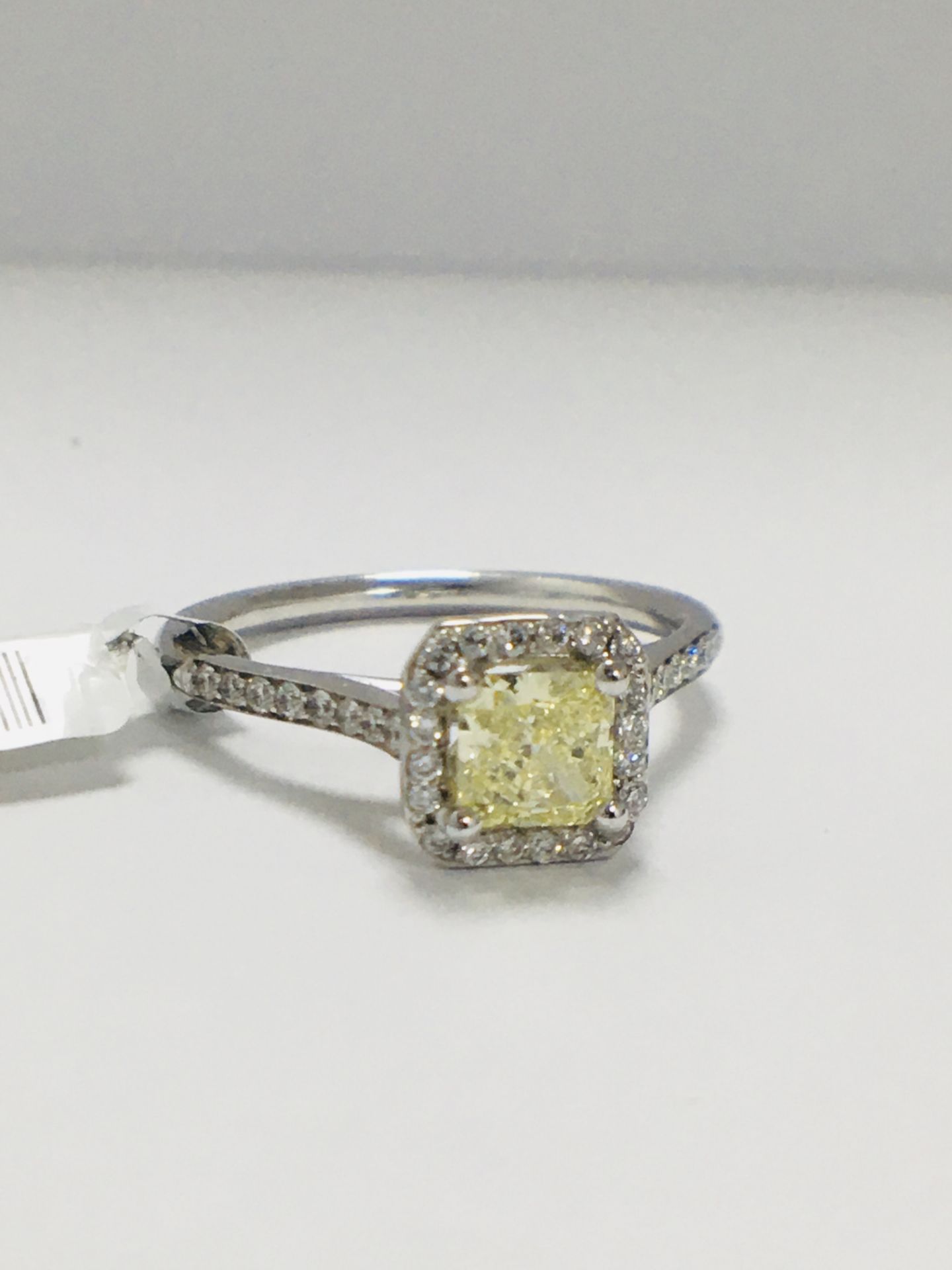 18Ct White Gold Diamond Ring - Image 9 of 10