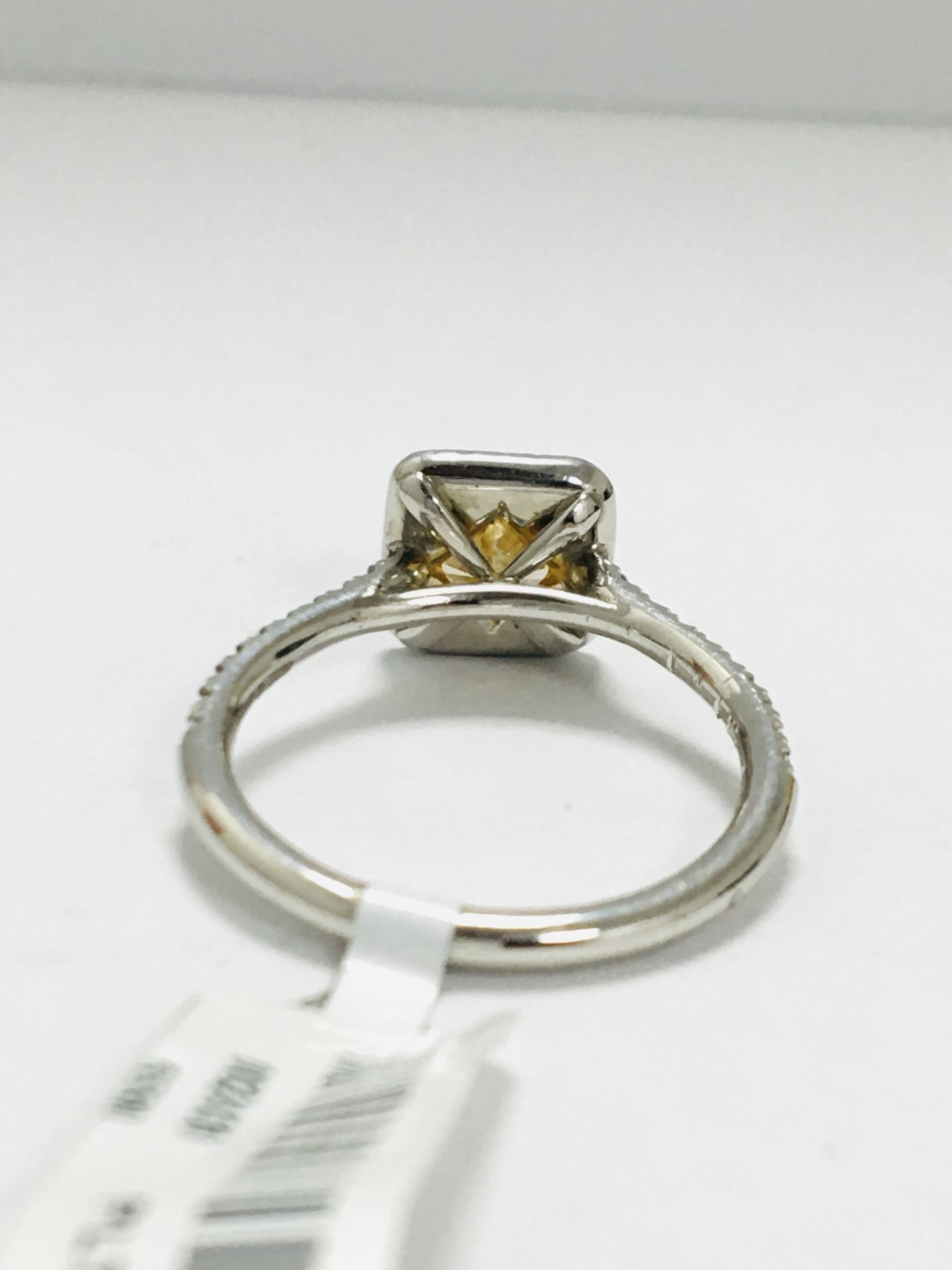 18Ct White Gold Halo Style Diamond Ring - Image 6 of 8