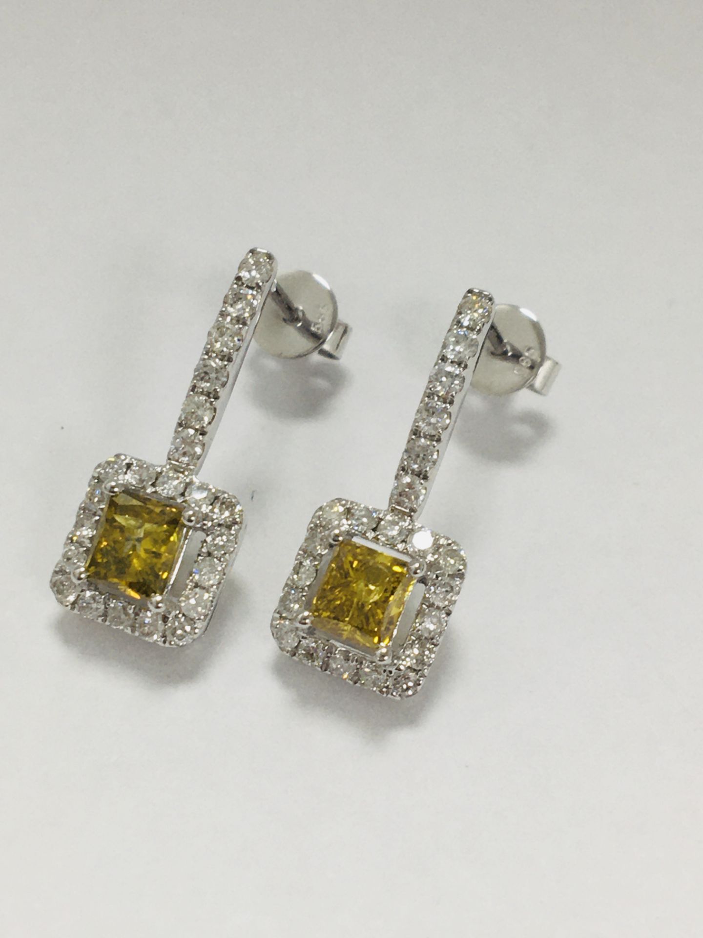 14Ct White Gold Diamond Drop Earrings