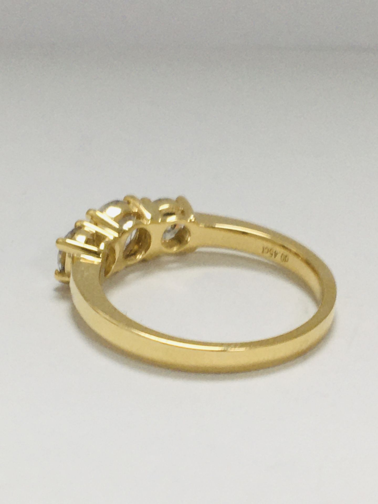 14Ct Yellow Gold Diamond Trilogy Ring - Image 3 of 10