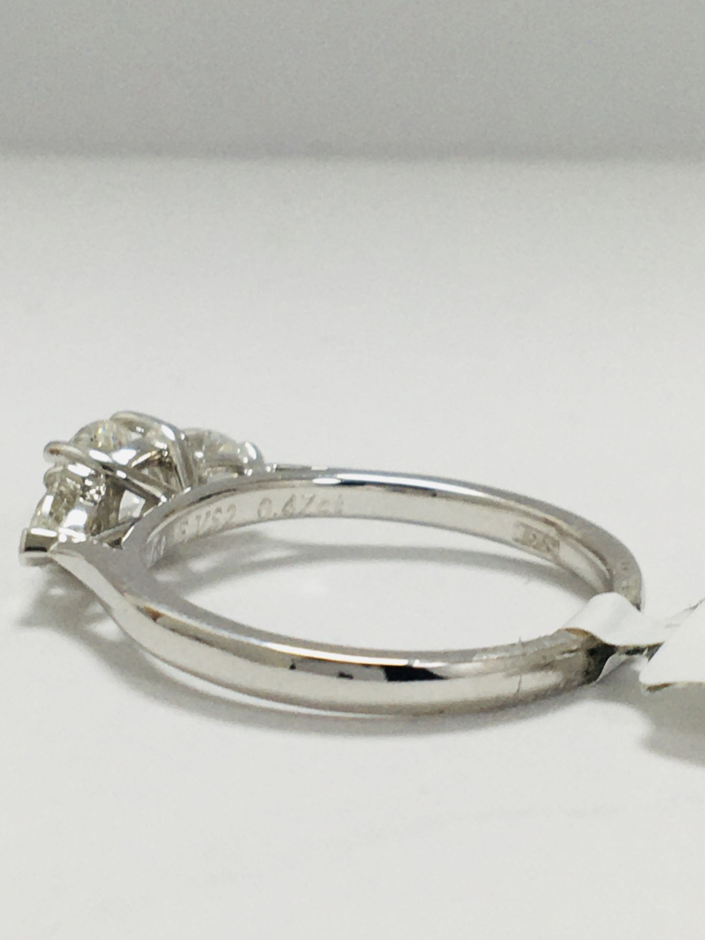 18Ct White Gold Trilogy Ring - Image 6 of 8