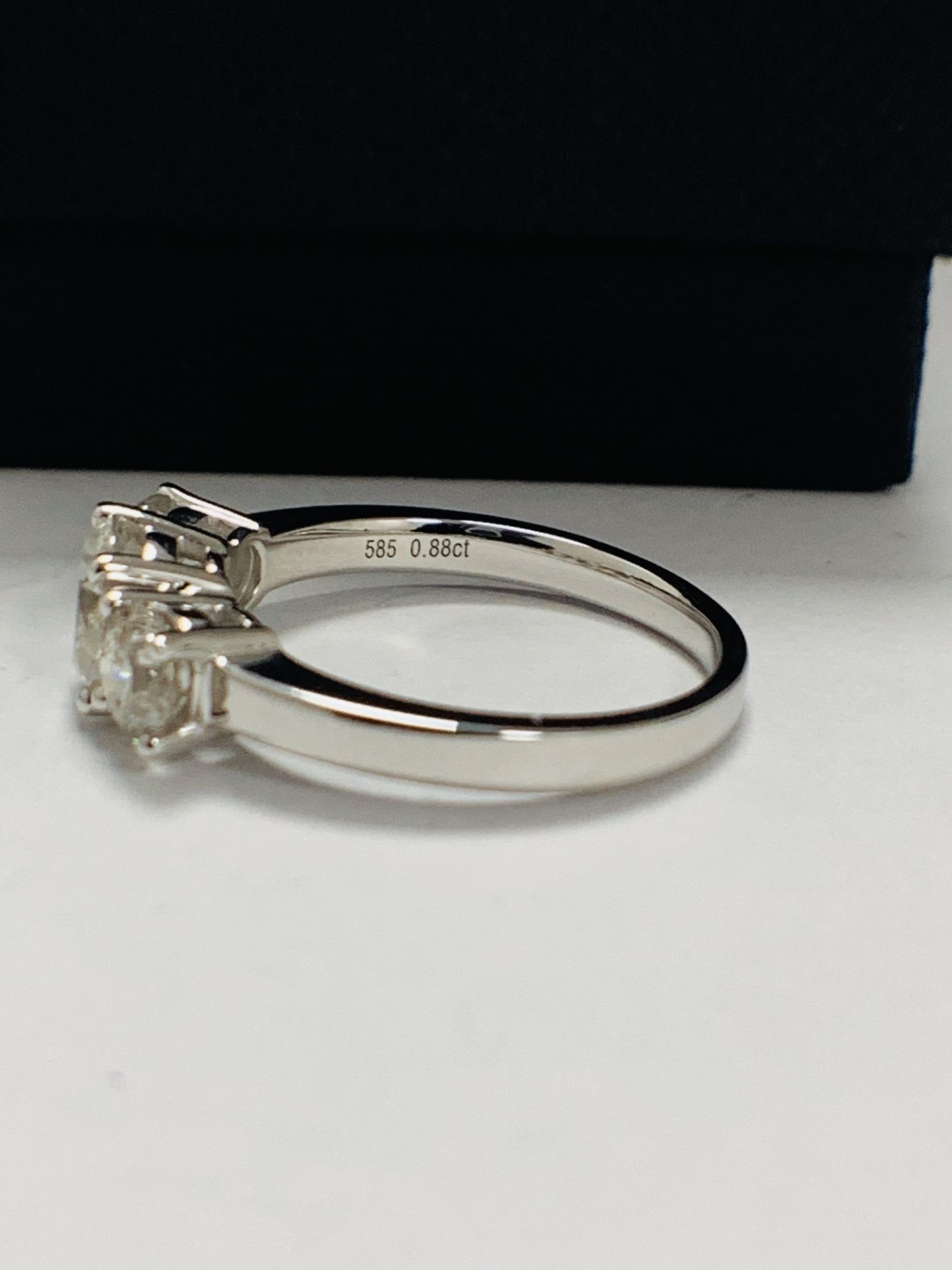 18Ct White Gold 1.30Ct Three Stone Diamond Ring - Bild 4 aus 10