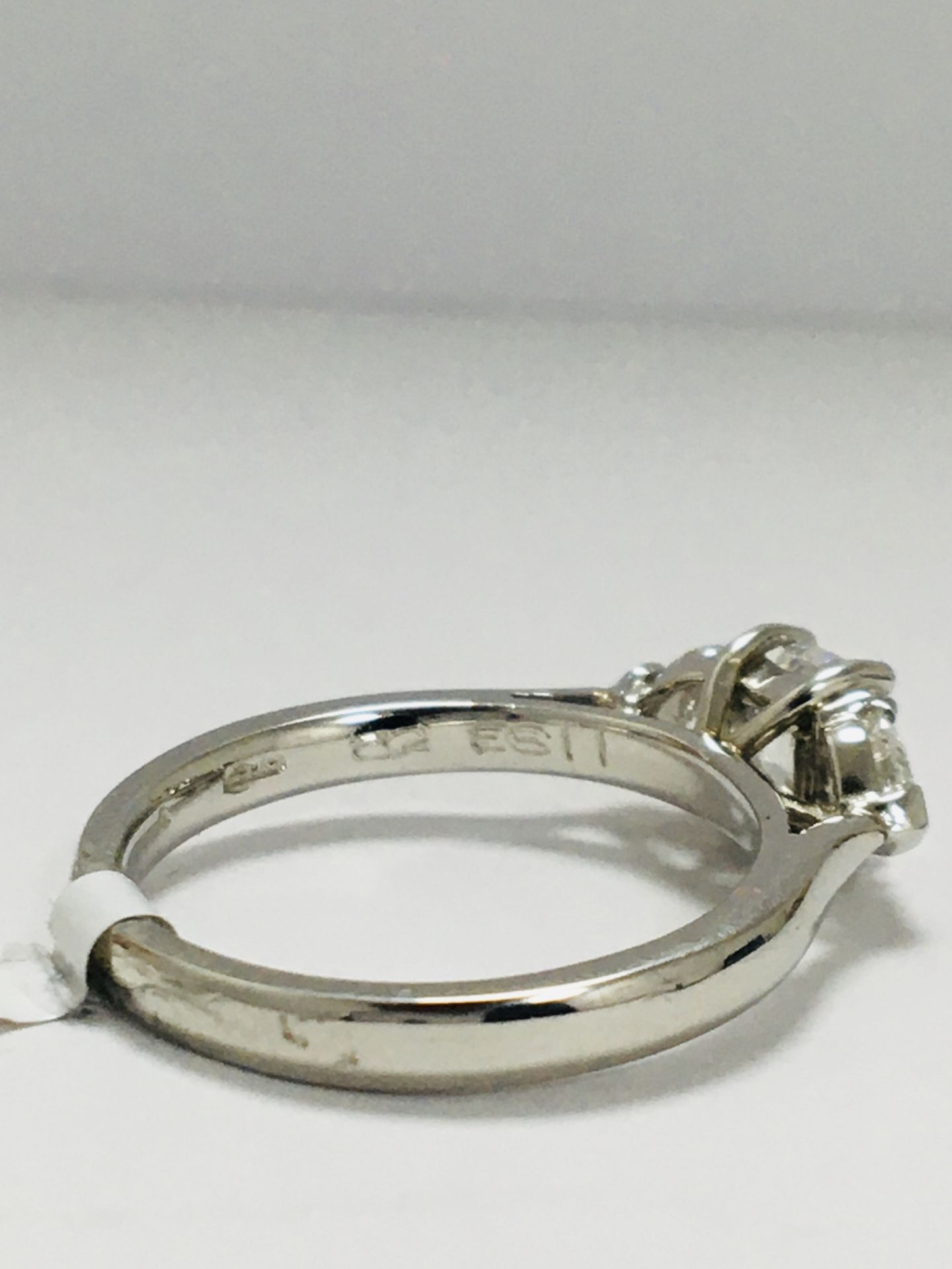 18Ct White Gold Trilogy Ring - Image 4 of 7