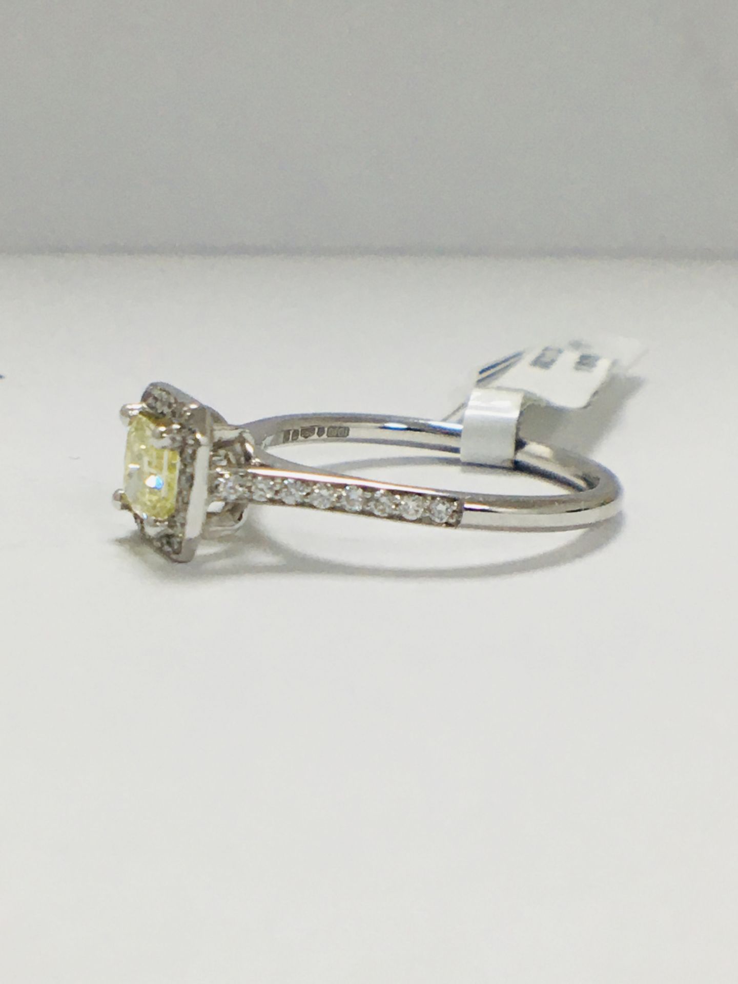 18Ct White Gold Diamond Ring - Image 4 of 10