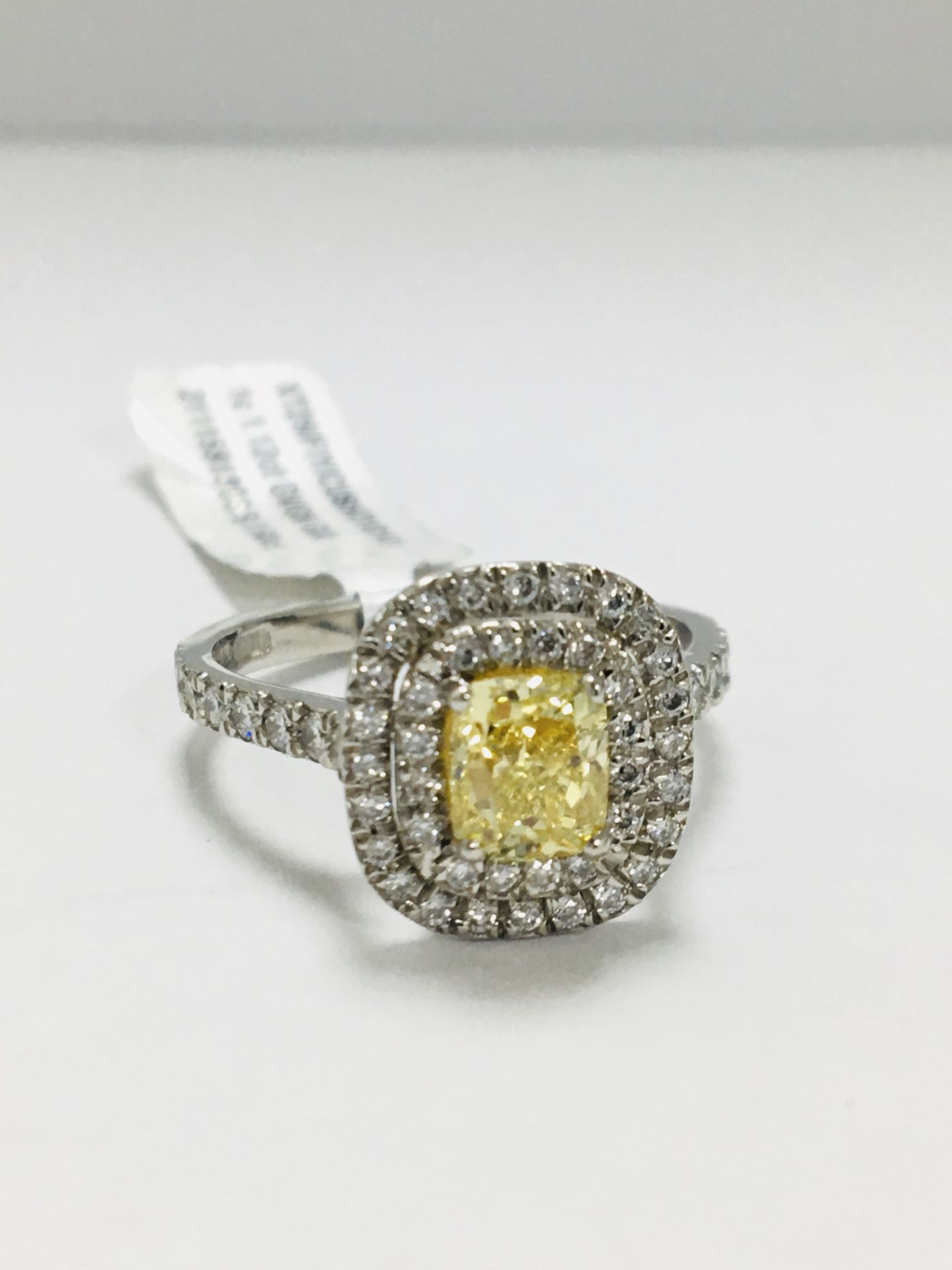 18Ct White Gold Diamond Halo Style Ring - Image 5 of 6