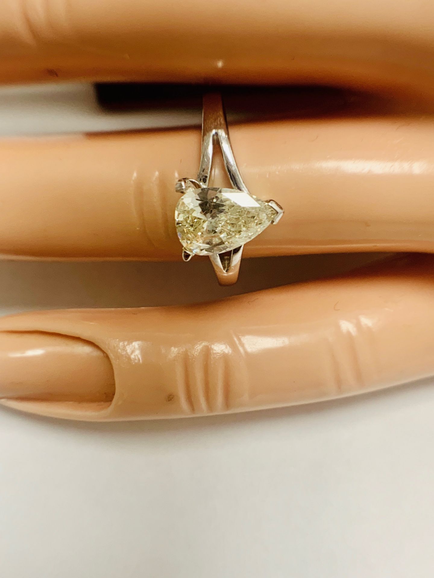 1Ct Pearshape Diamond Platinum Solitaire Ring. - Image 9 of 9