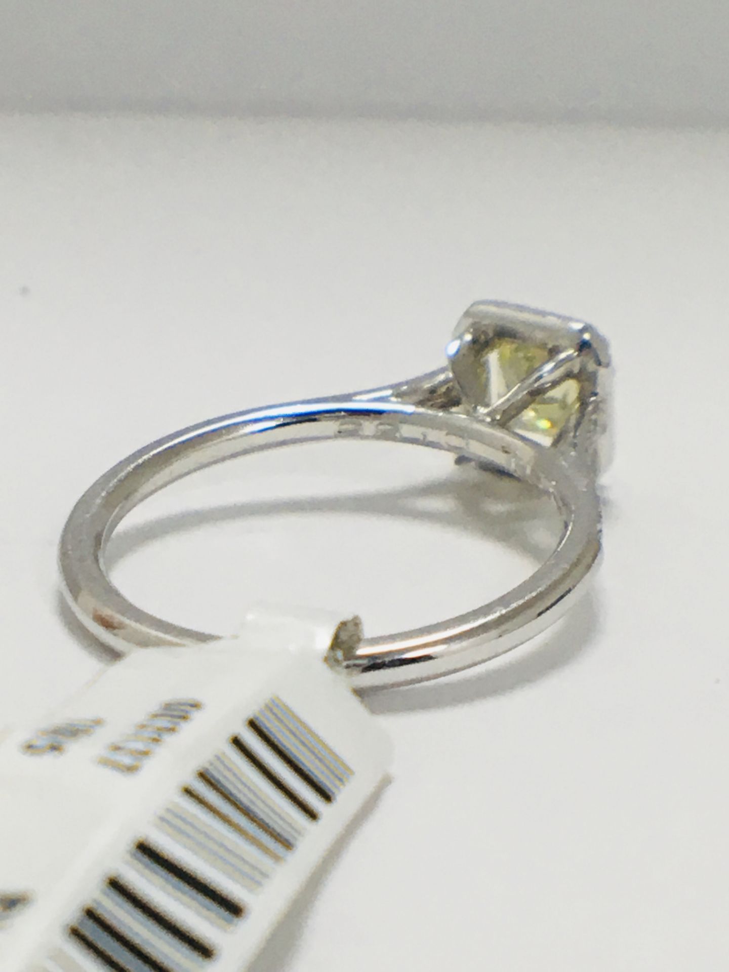 18Ct White Gold Diamond Ring - Image 7 of 10