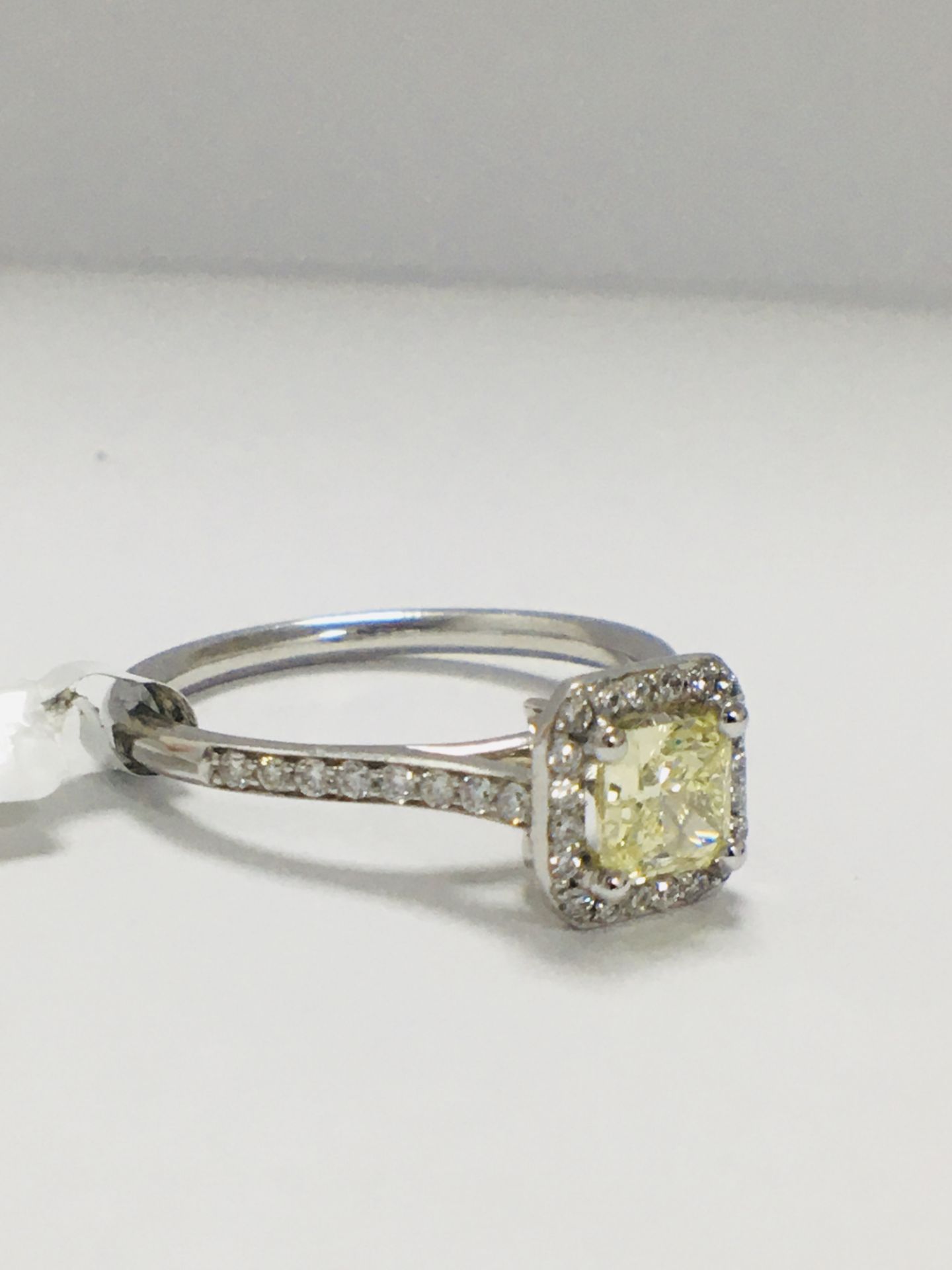 18Ct White Gold Diamond Ring - Image 2 of 10