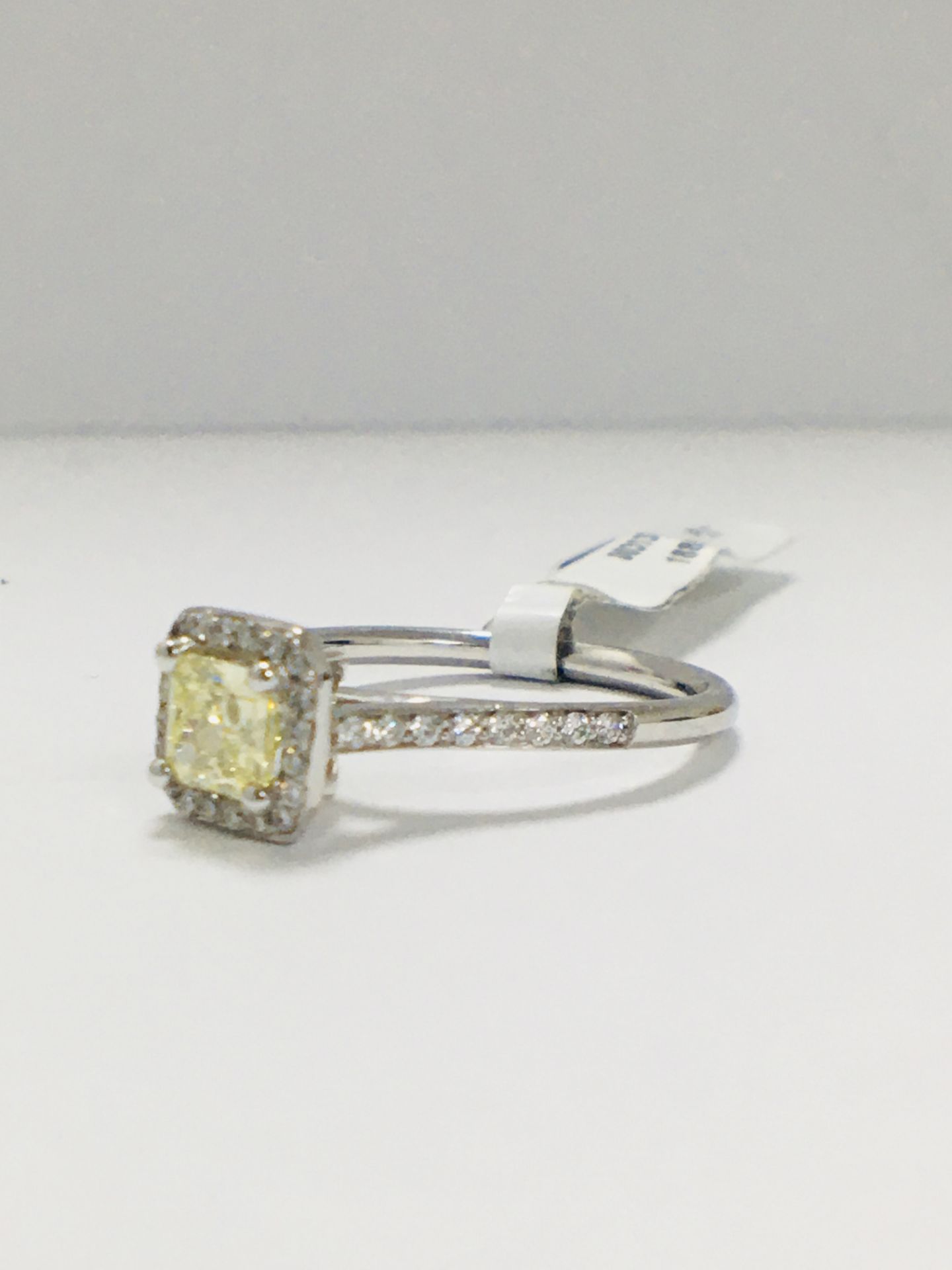 18Ct White Gold Diamond Ring - Image 3 of 10