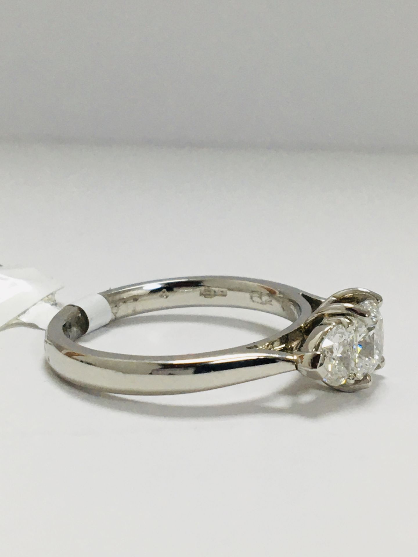 18Ct White Gold Trilogy Ring - Image 5 of 7