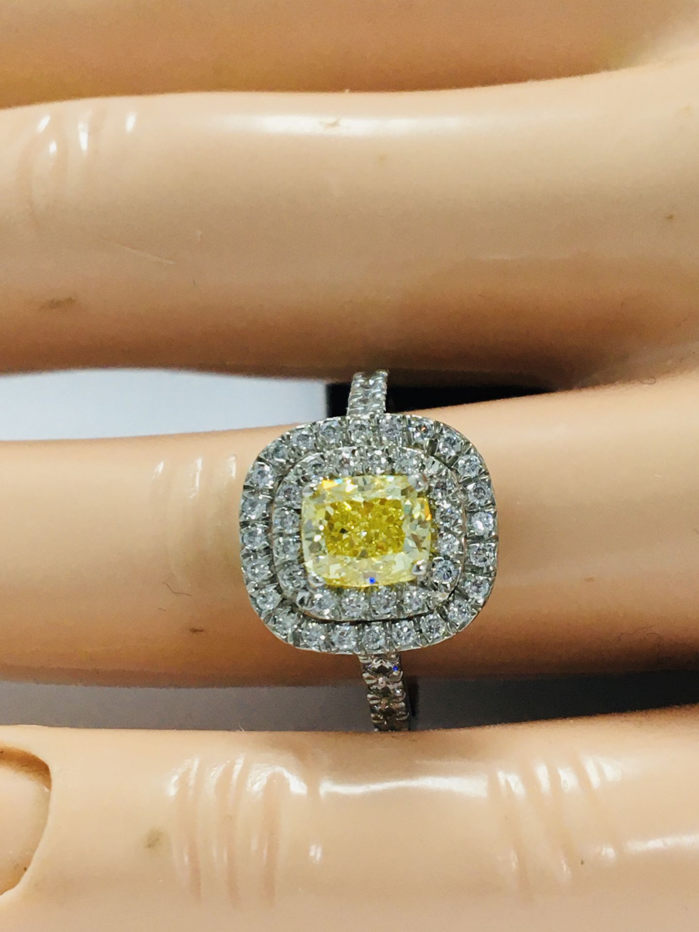 18Ct White Gold Diamond Halo Style Ring - Image 6 of 6