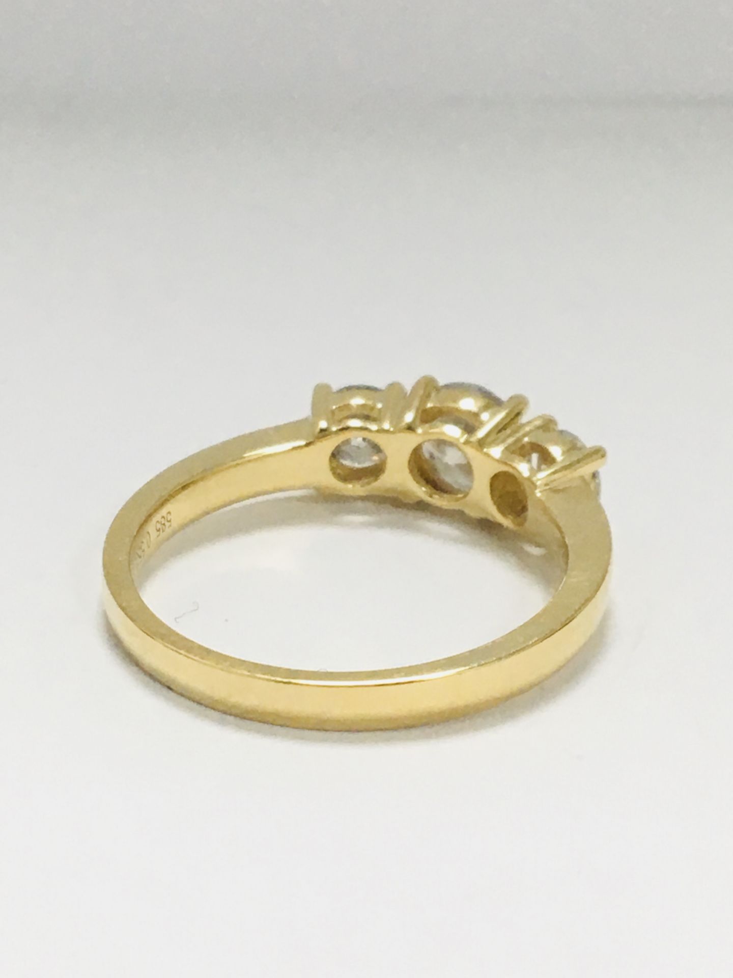 14Ct Yellow Gold Diamond Trilogy Ring - Image 4 of 10