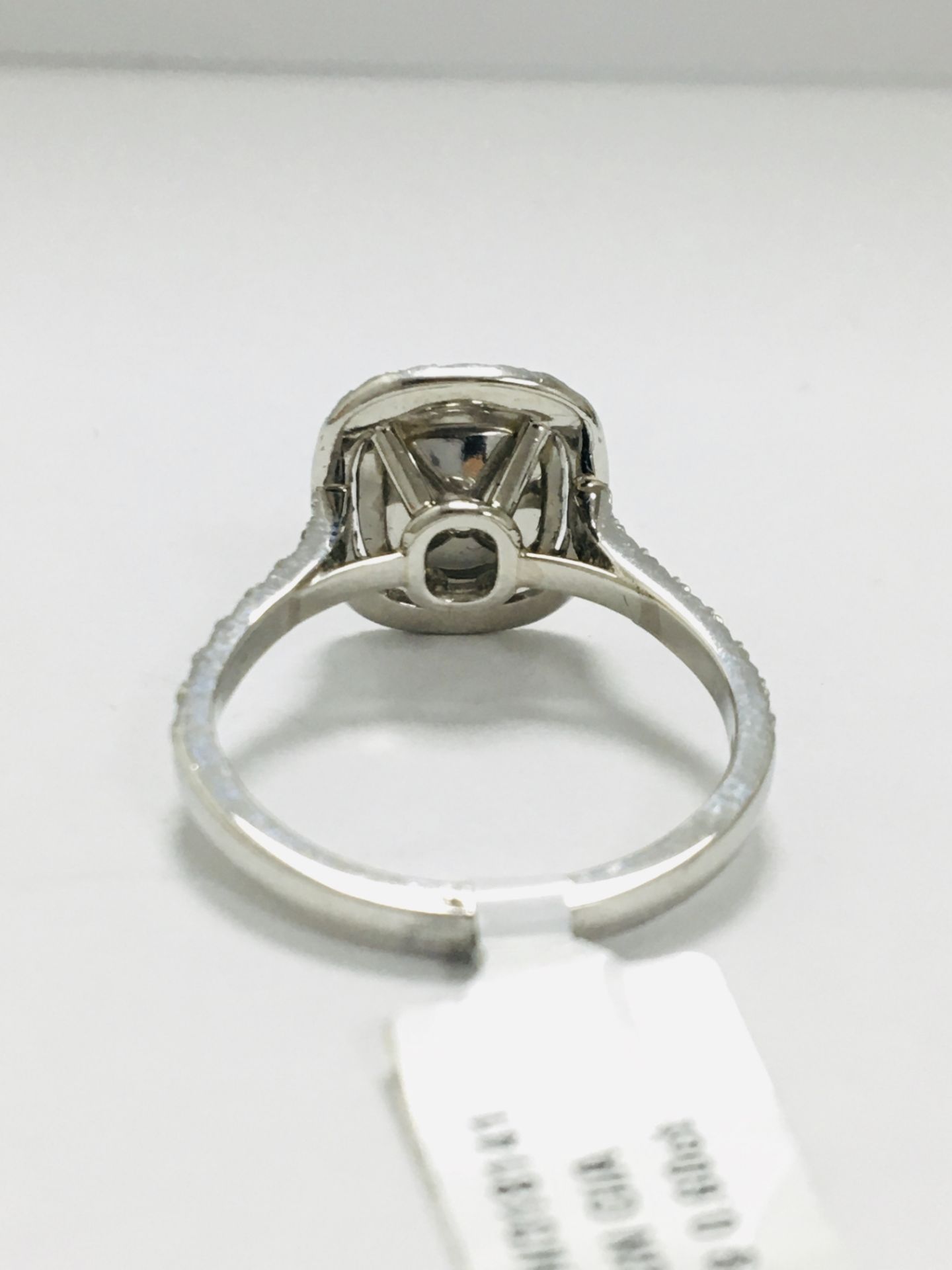 18Ct White Gold Diamond Halo Style Ring - Image 3 of 6