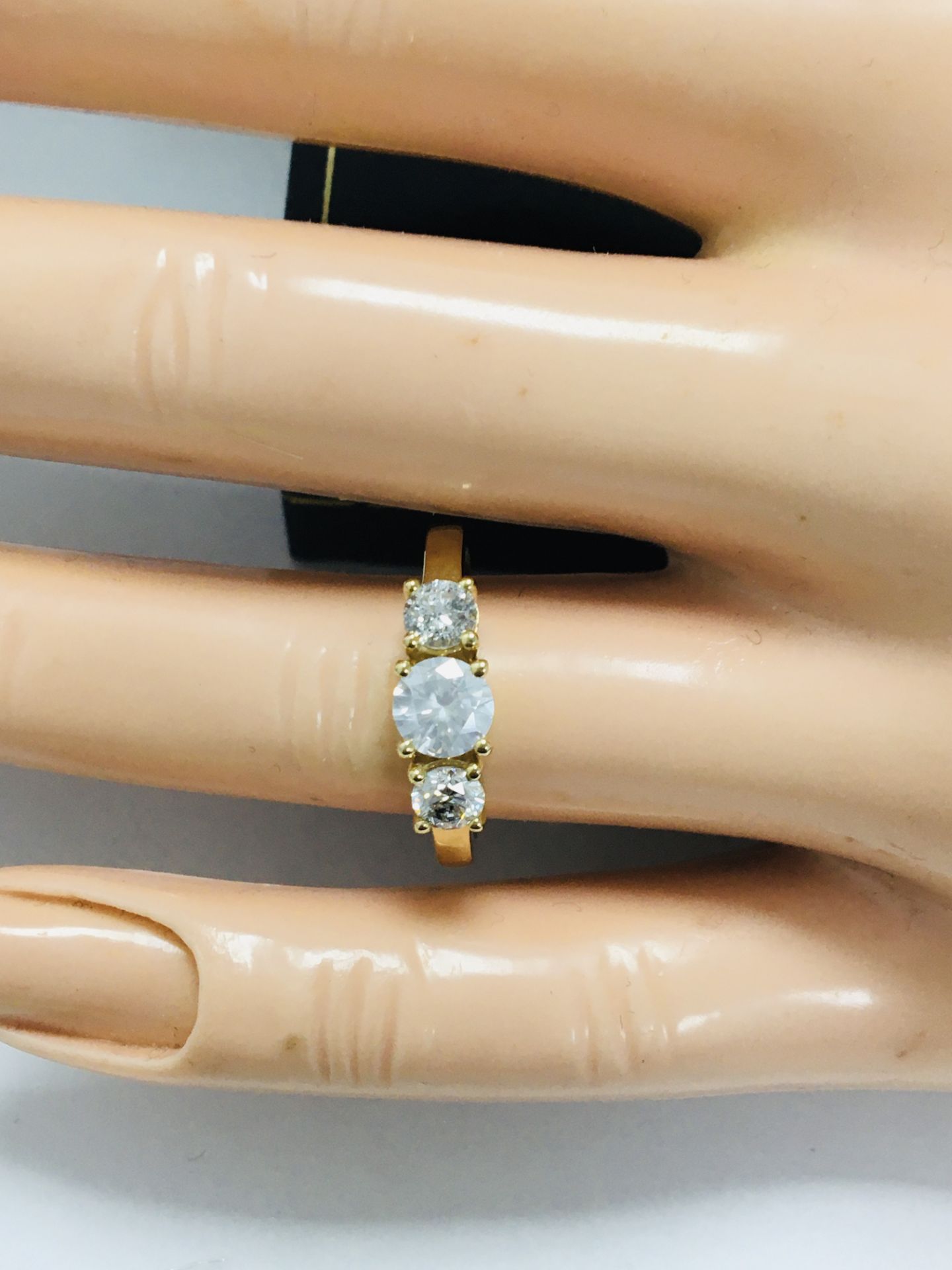 14Ct Yellow Gold Diamond Trilogy Ring - Image 8 of 10