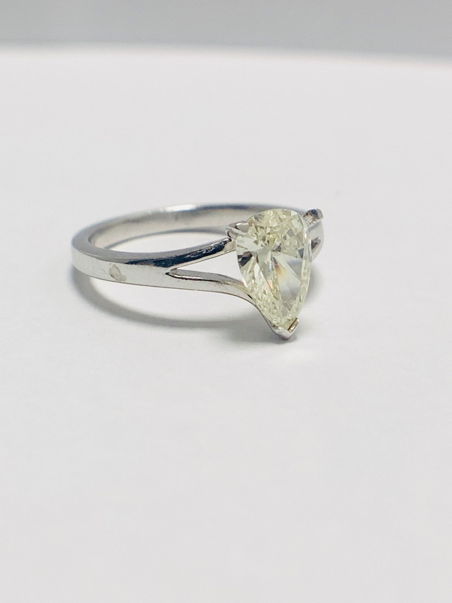 1Ct Pearshape Diamond Platinum Solitaire Ring. - Image 7 of 9