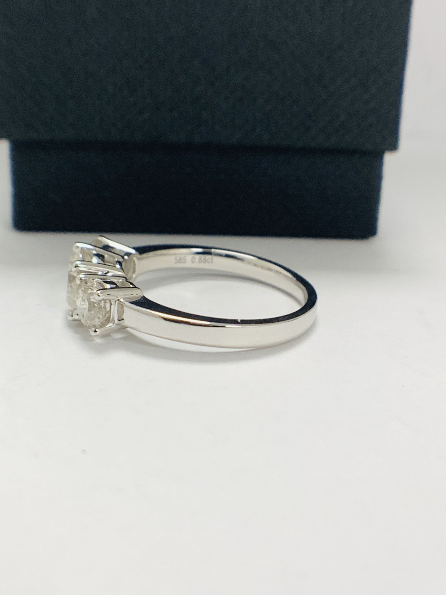 18Ct White Gold 1.30Ct Three Stone Diamond Ring - Image 3 of 10